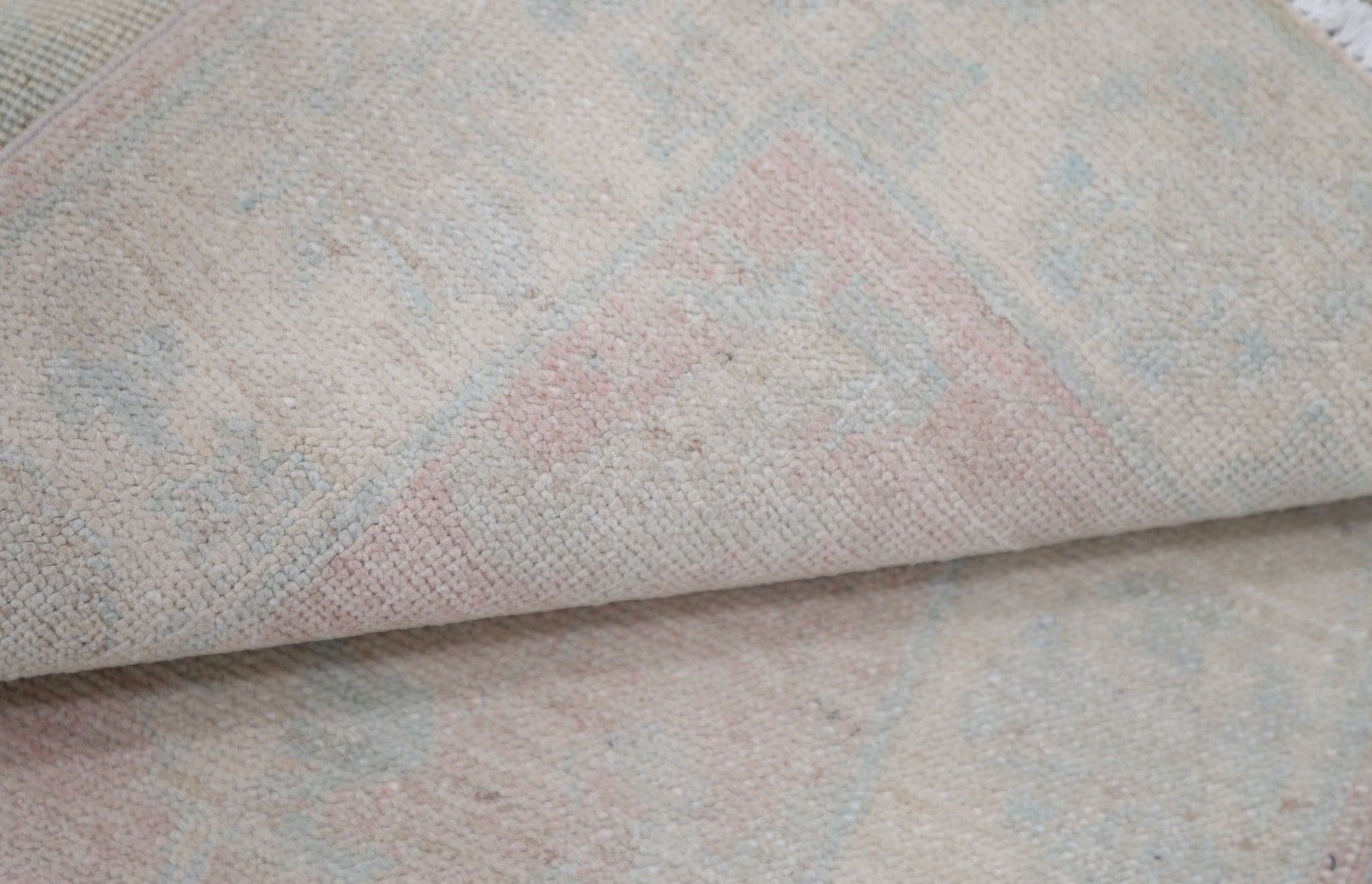 Tapis d'appoint turc traditionnel noué à la main en laine, tons doux, 67 x 100 cm (2'2" x 3'3") photo Textiles