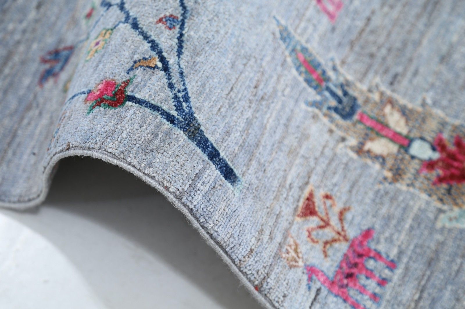 5,7x8,2 ft Handgemaakt Grijs Vloerkleed met Bloemen- en Boomdessin in Multicolour Tinten photo Textiel