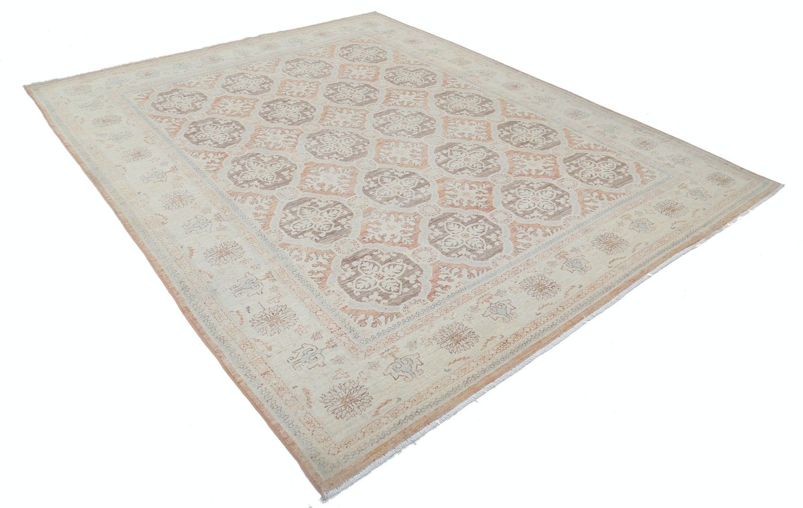 Tapis à nœuds main 8x9,5 ft, beige, gris et rose pâle, grand format, motif treillis photo furniture