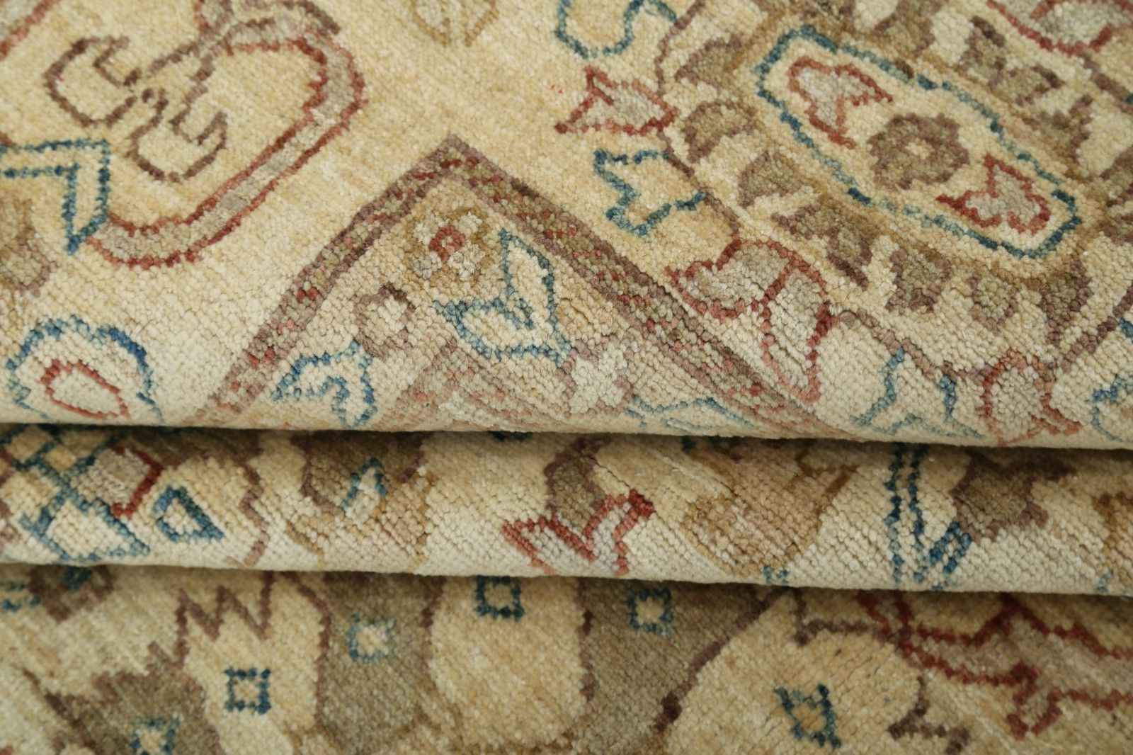 Tapis noué à la main 242 x 333 cm. 100 % laine. Tapis traditionnel beige photo Textiles
