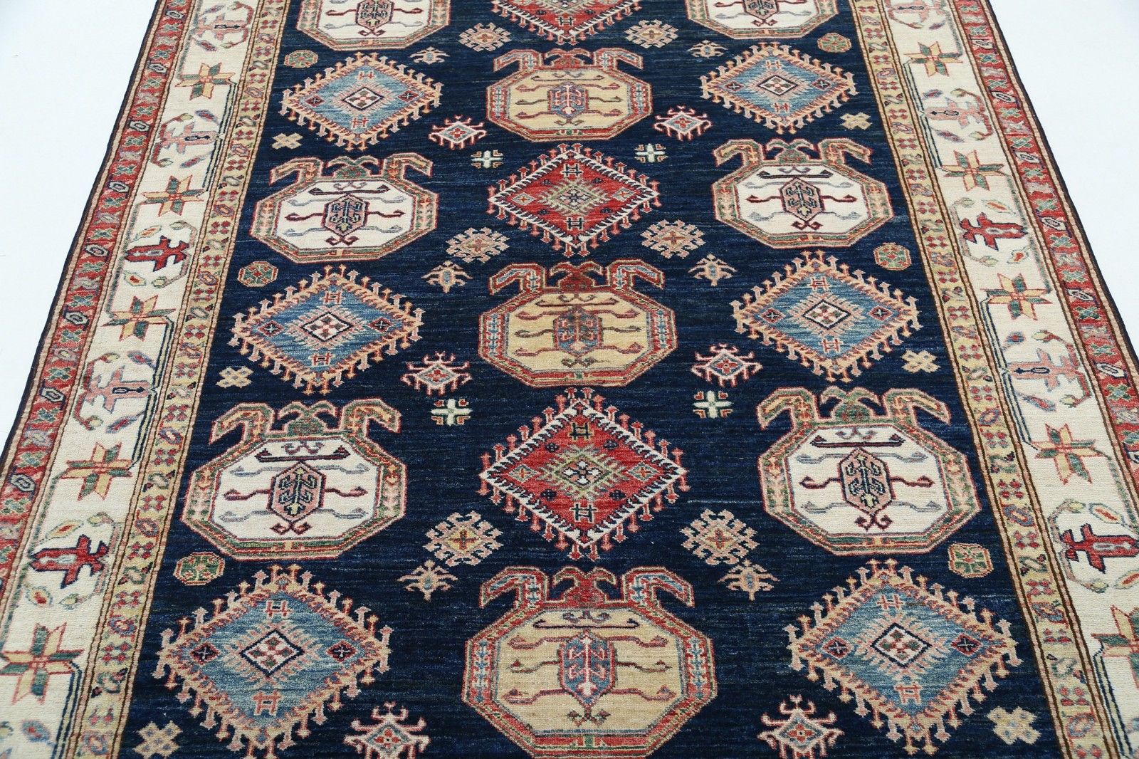 Tapis noué à la main bleu marine, rouge et ivoire à motif géométrique, 1,71 x 2,44 m photo 2178.0