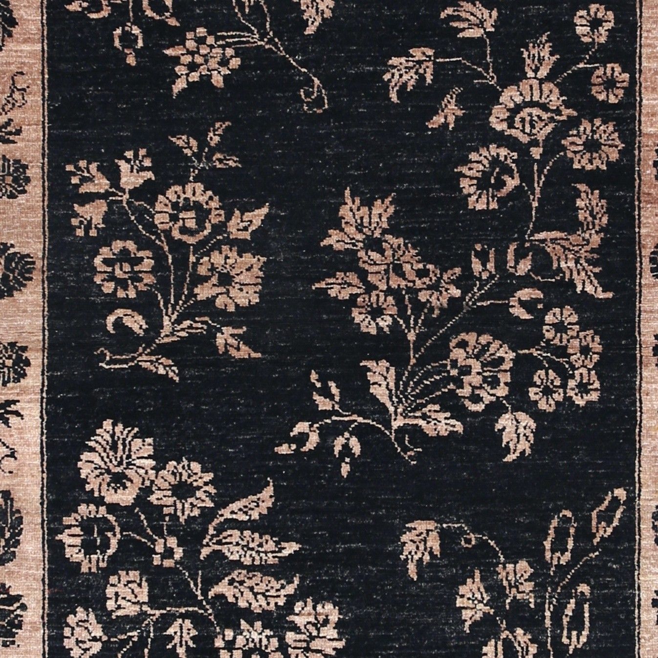 Tapis d'appoint noué à la main, noir et rose poudré, 97 x 150 cm. Tapis Oushak à motifs floraux photo vinterior
