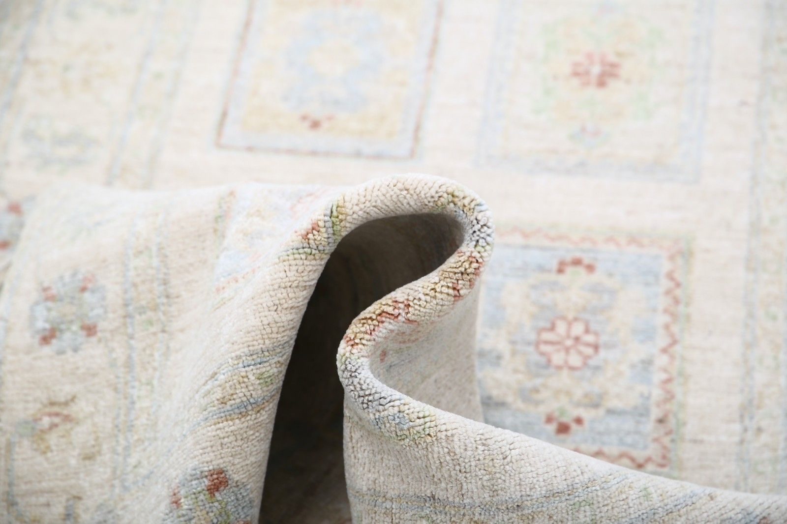 Tapis de couloir en laine noué à la main, ivoire, bleu clair et rose pâle, 0,79 x 2,42 m photo furniture
