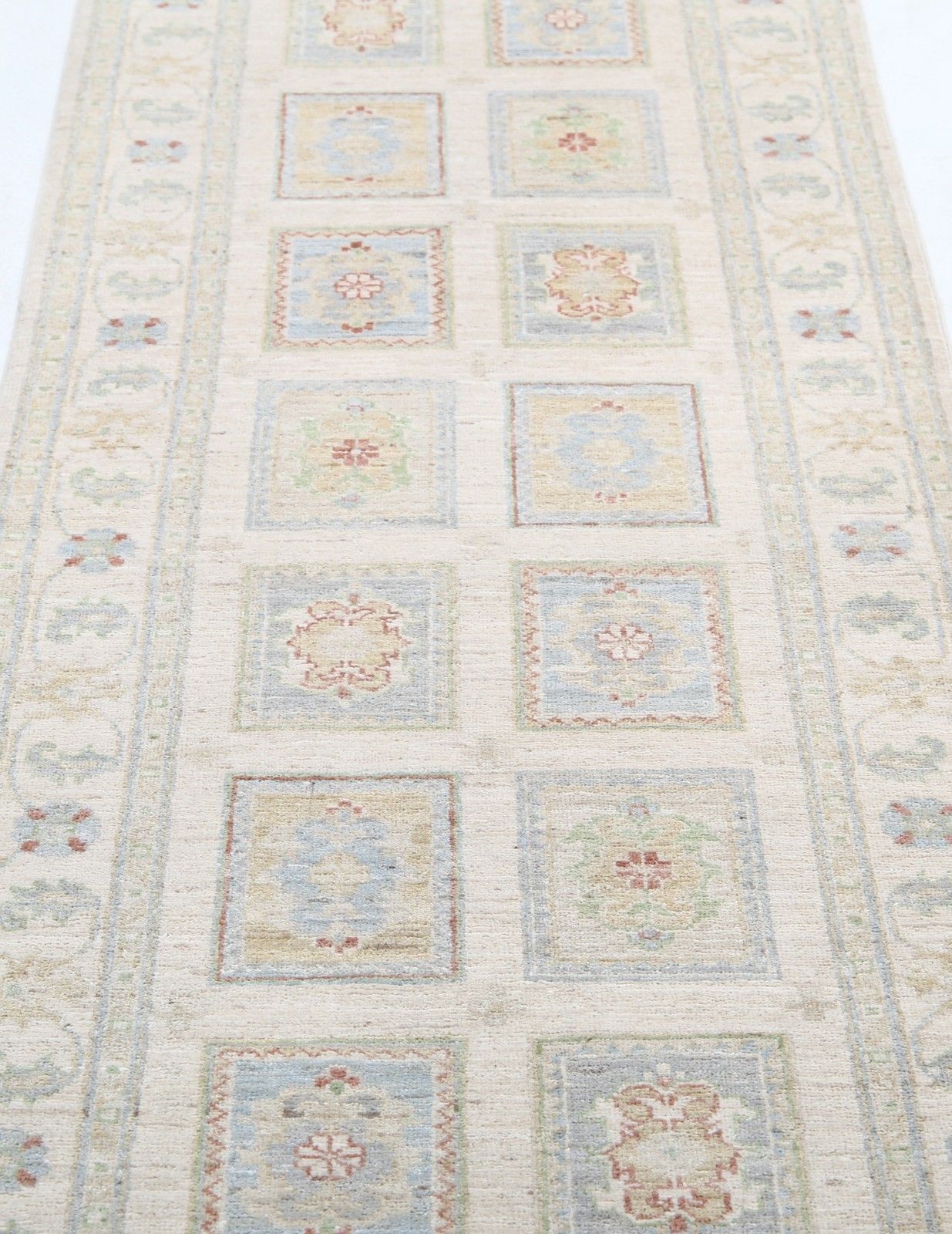 Tapis de couloir en laine noué à la main, ivoire, bleu clair et rose pâle, 0,79 x 2,42 m photo vinterior