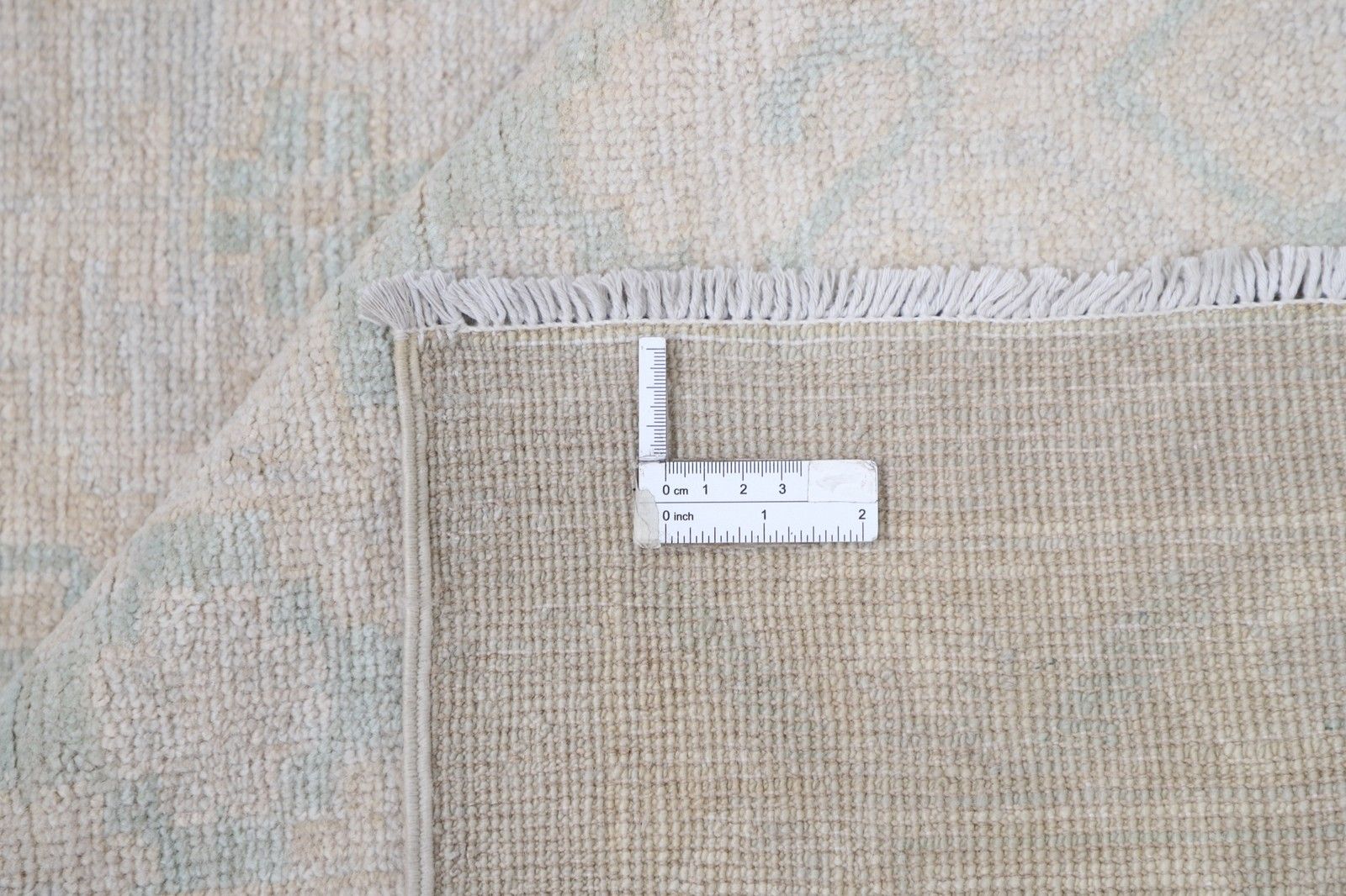 Tapis traditionnel fait main bleu et beige, 3,51 x 4,25 m. Tapis de salon photo for sale