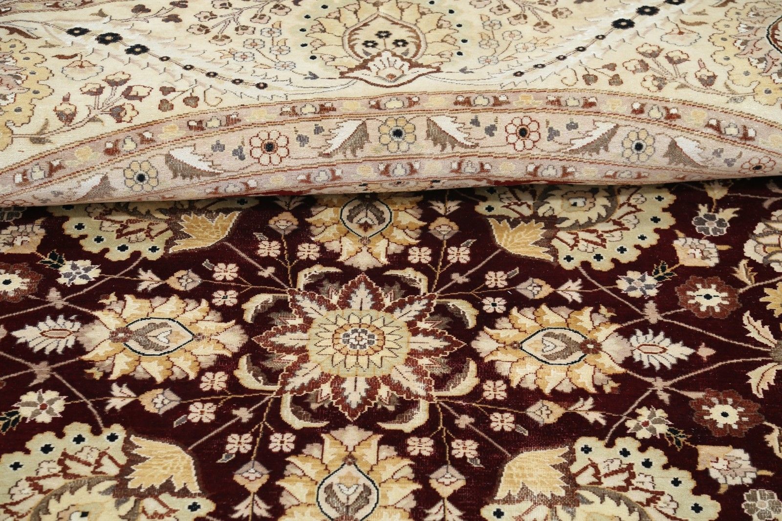 Tapis rond tribal en laine noué à la main, 12 x 12 ft. Tapis floral circulaire rouge photo Textiles
