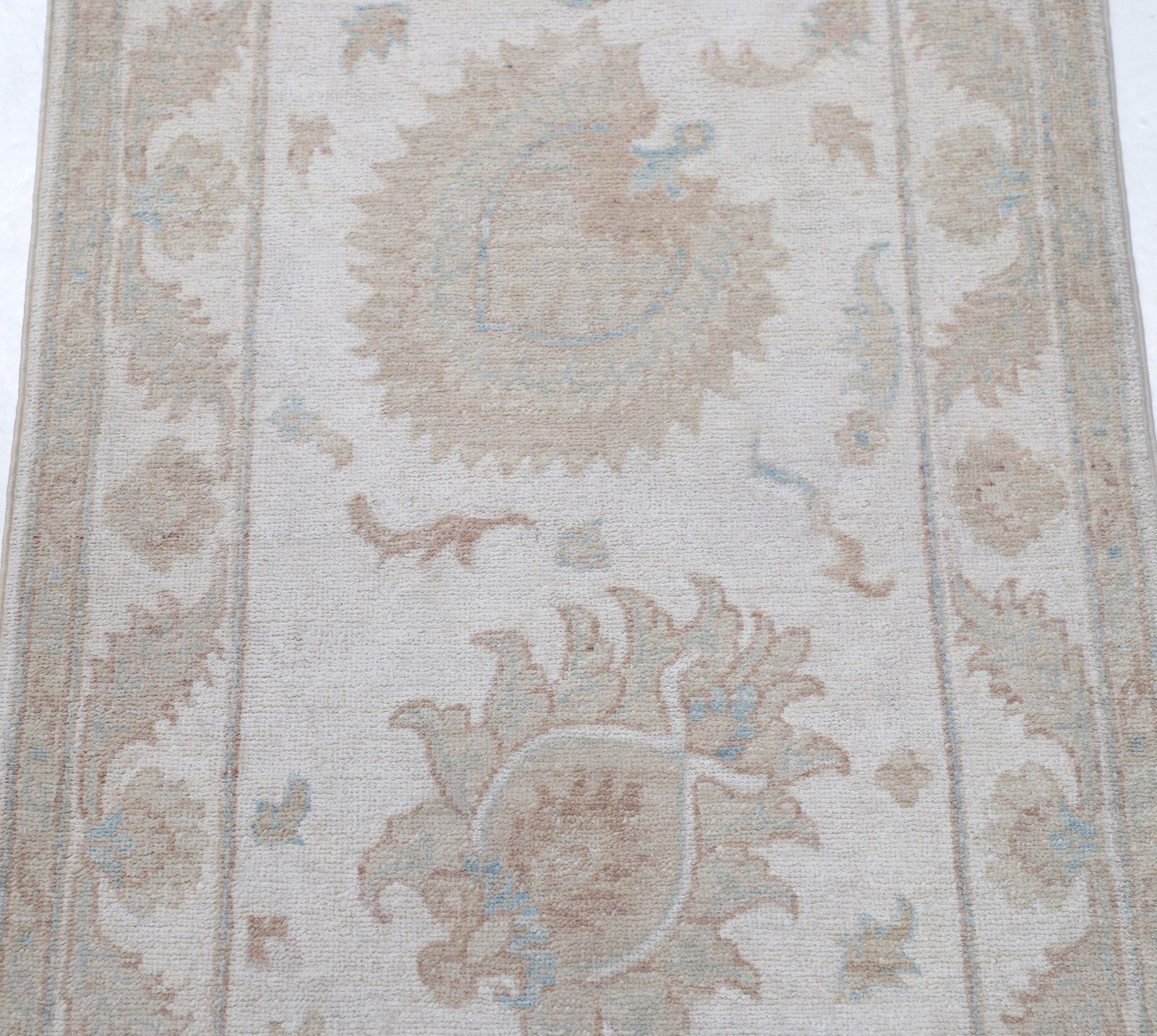 2x3 Ft Traditional Floral Area Rug. Hand Knotted Accent Rug. 100% Wool photo for sale