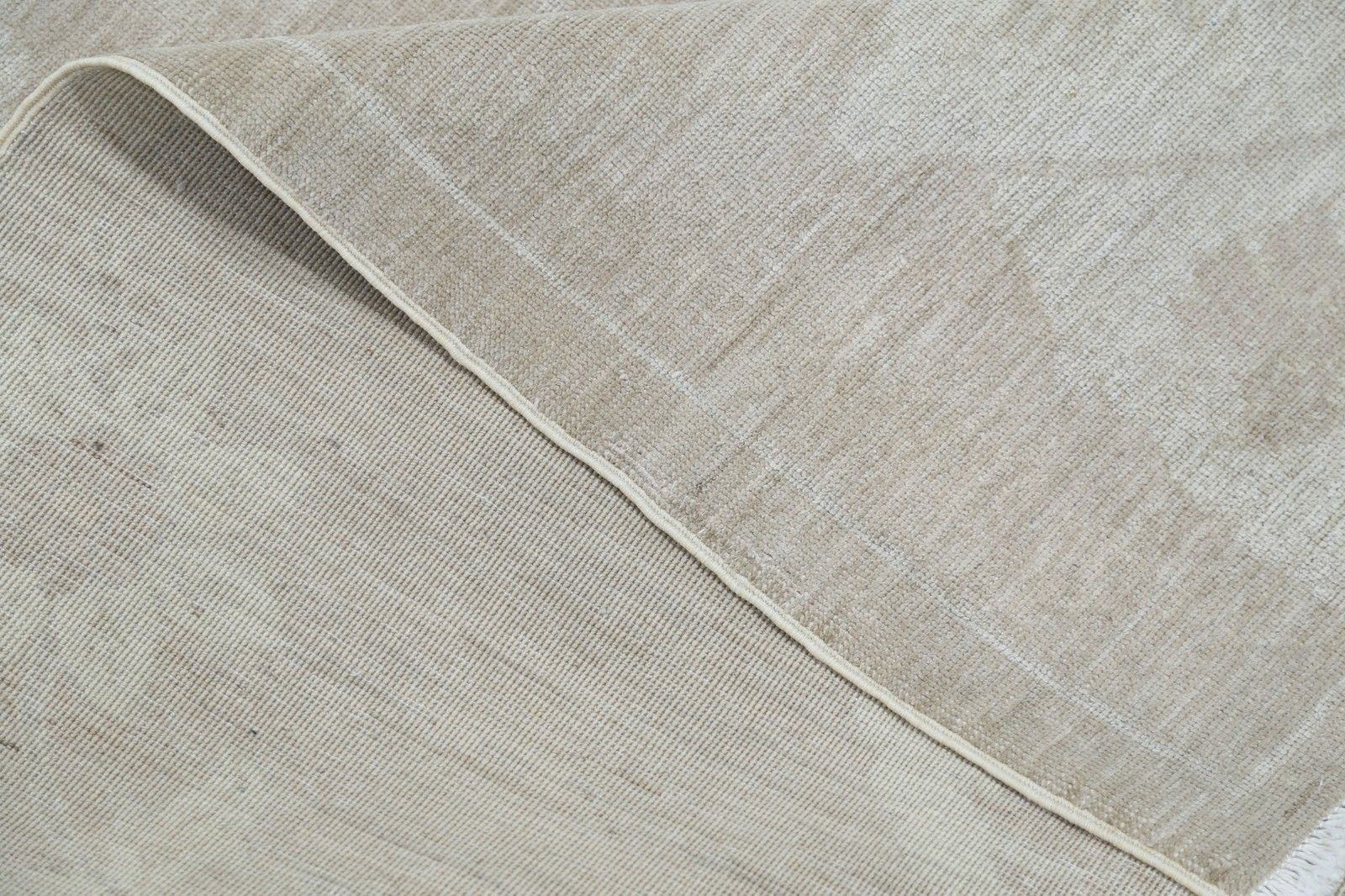 Tapis de laine beige noué à la main, 8'9" x 11'3". Tapis traditionnel à motifs floraux photo buy