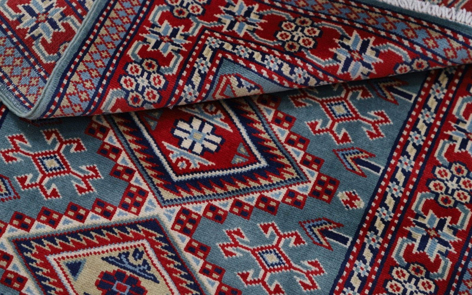 Tapis d'accent en laine fait main, bleu, rouge et ivoire, motif médaillon géométrique, 60 x 90 cm photo Textiles