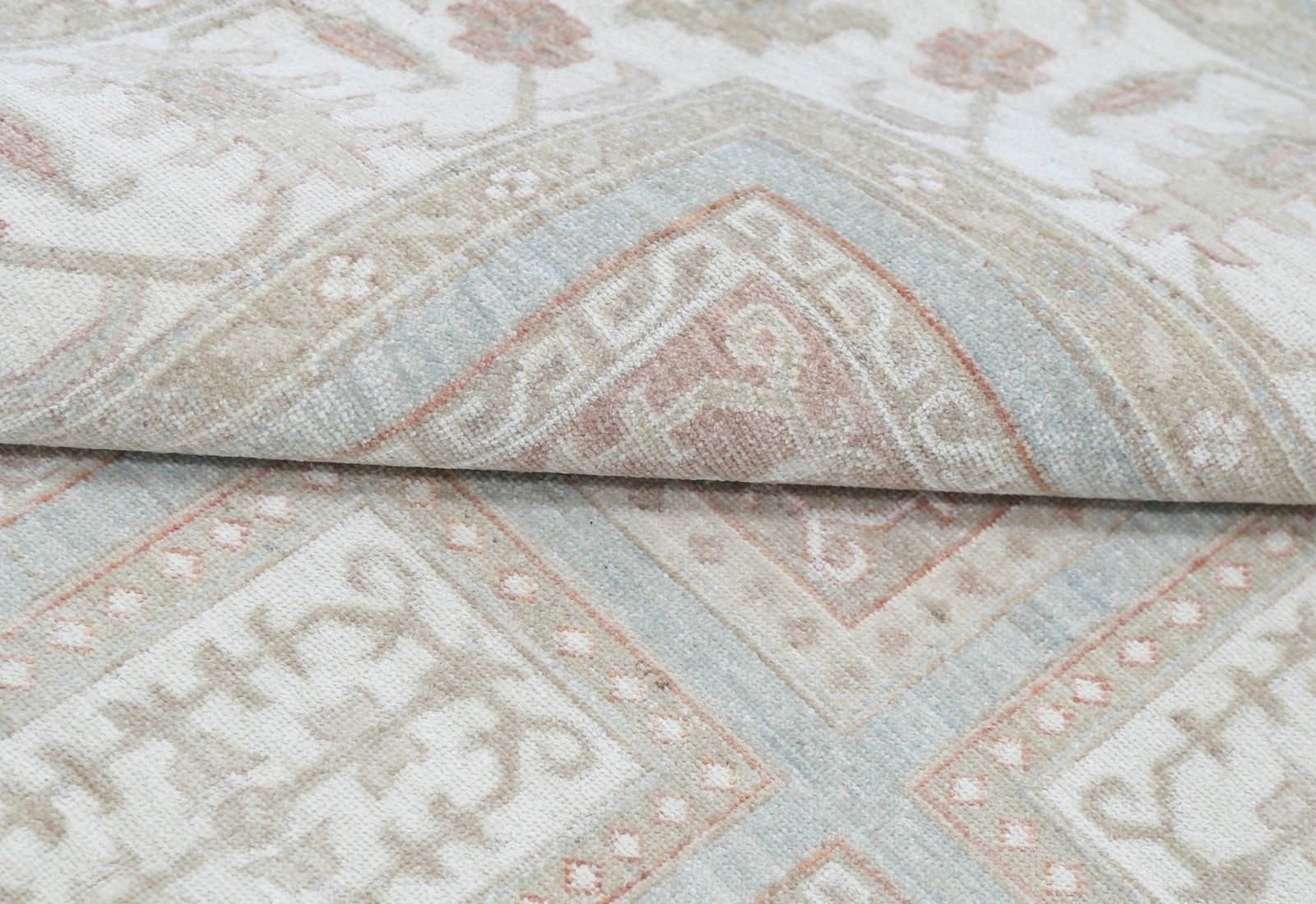 4.5x6.8 Ft Hand Knotted Turkish Wool Area Rug In Soft Tones For Living Room photo Textiles