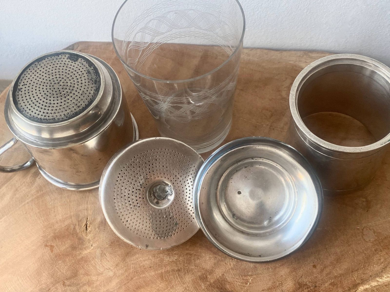 Cafetière d'époque en verre et métal argenté photo vintage
