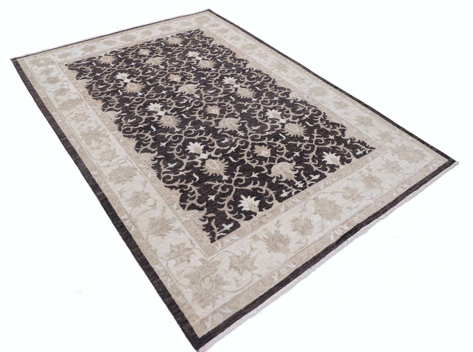 Tapis turc noué à la main, motif floral, en brun et beige, 171 x 237 cm. 100 % laine photo furniture