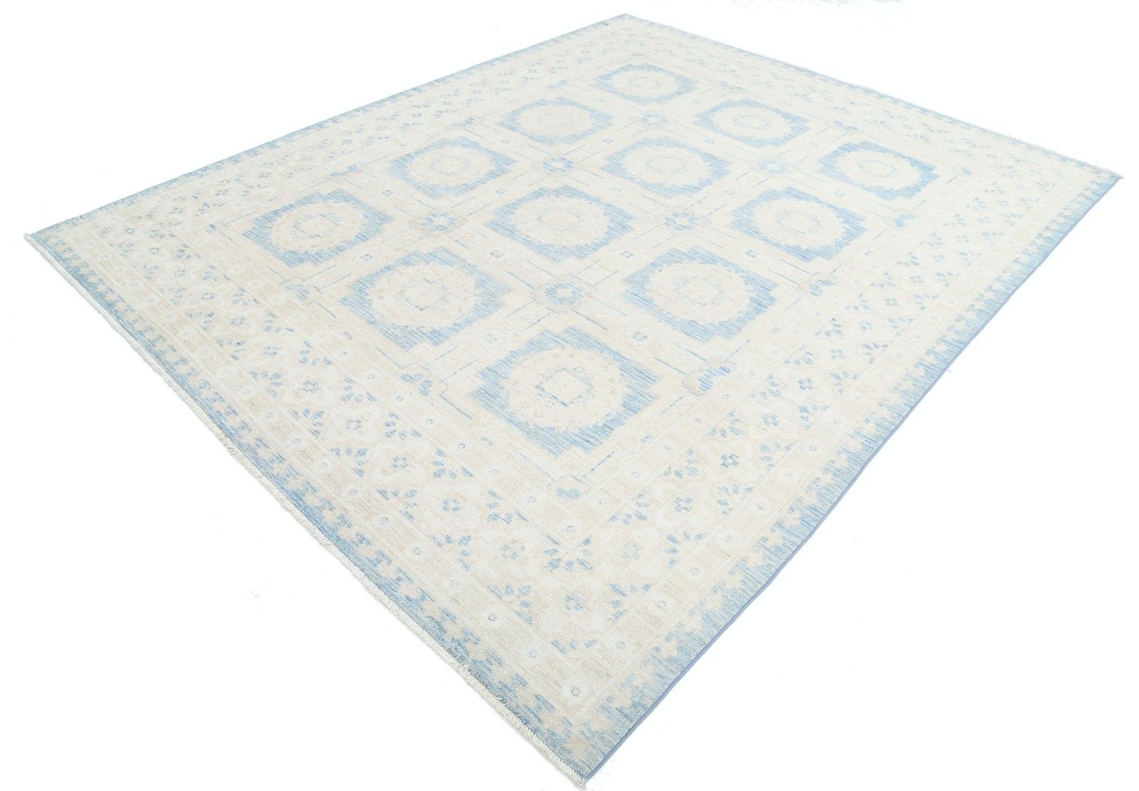 Tapis noué à la main bleu clair et ivoire, 8 x 9,8 ft. Tapis à motif floral traditionnel photo for sale