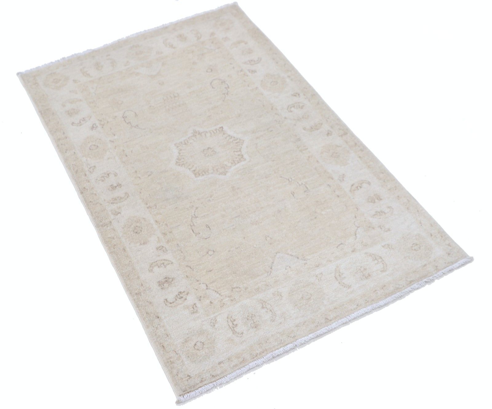 Tapis d'appoint turc traditionnel noué à la main, beige, 82 x 127 cm. 100 % laine photo furniture