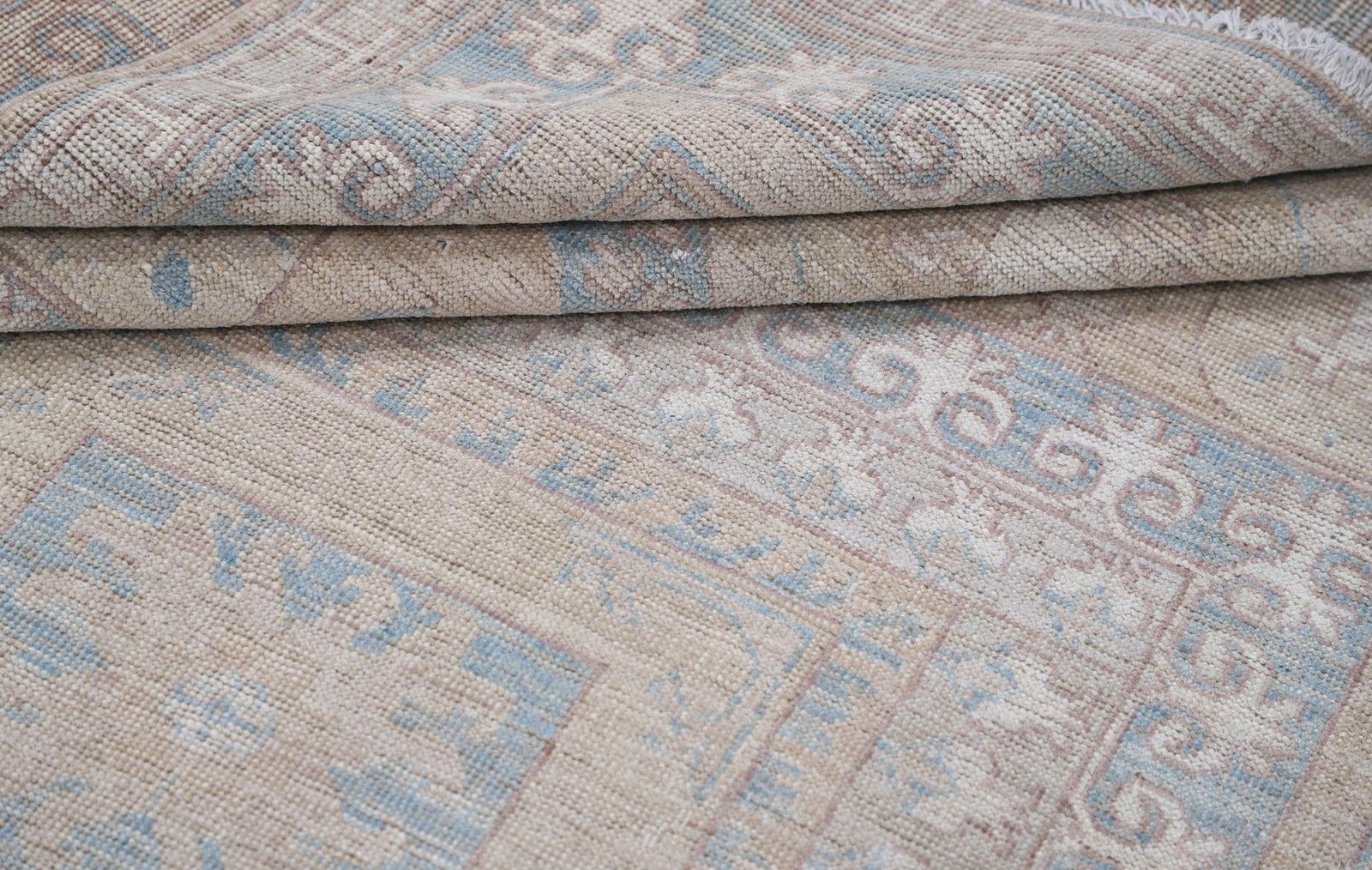 4.4x7 Ft Handmade Soft Toned Area Rug For Living Room, Bedroom And Dining Room photo Textiles