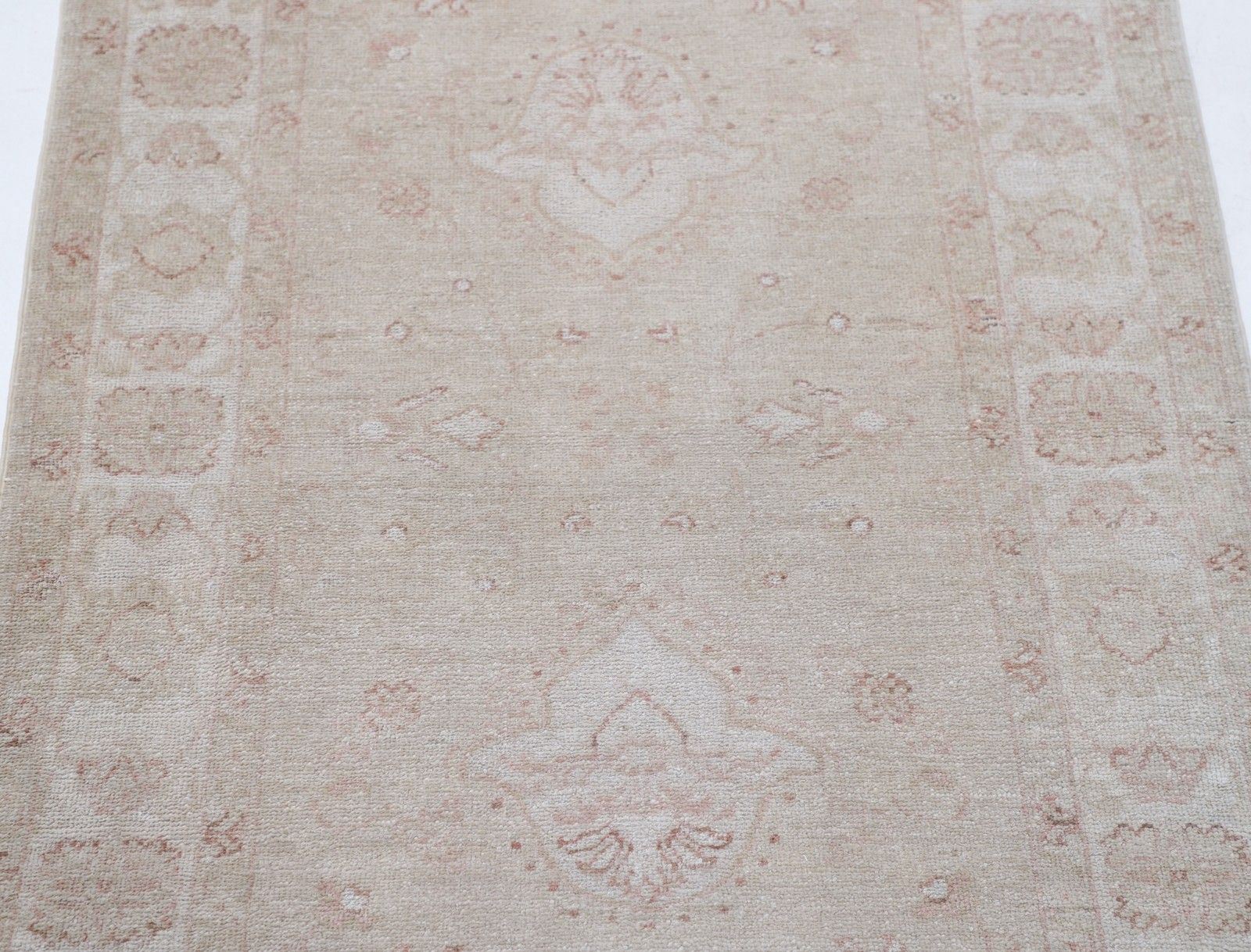 Tapis d'accent turc noué à la main, beige, 87 x 120 cm, pour entrée et cuisine. 100 % laine photo for sale