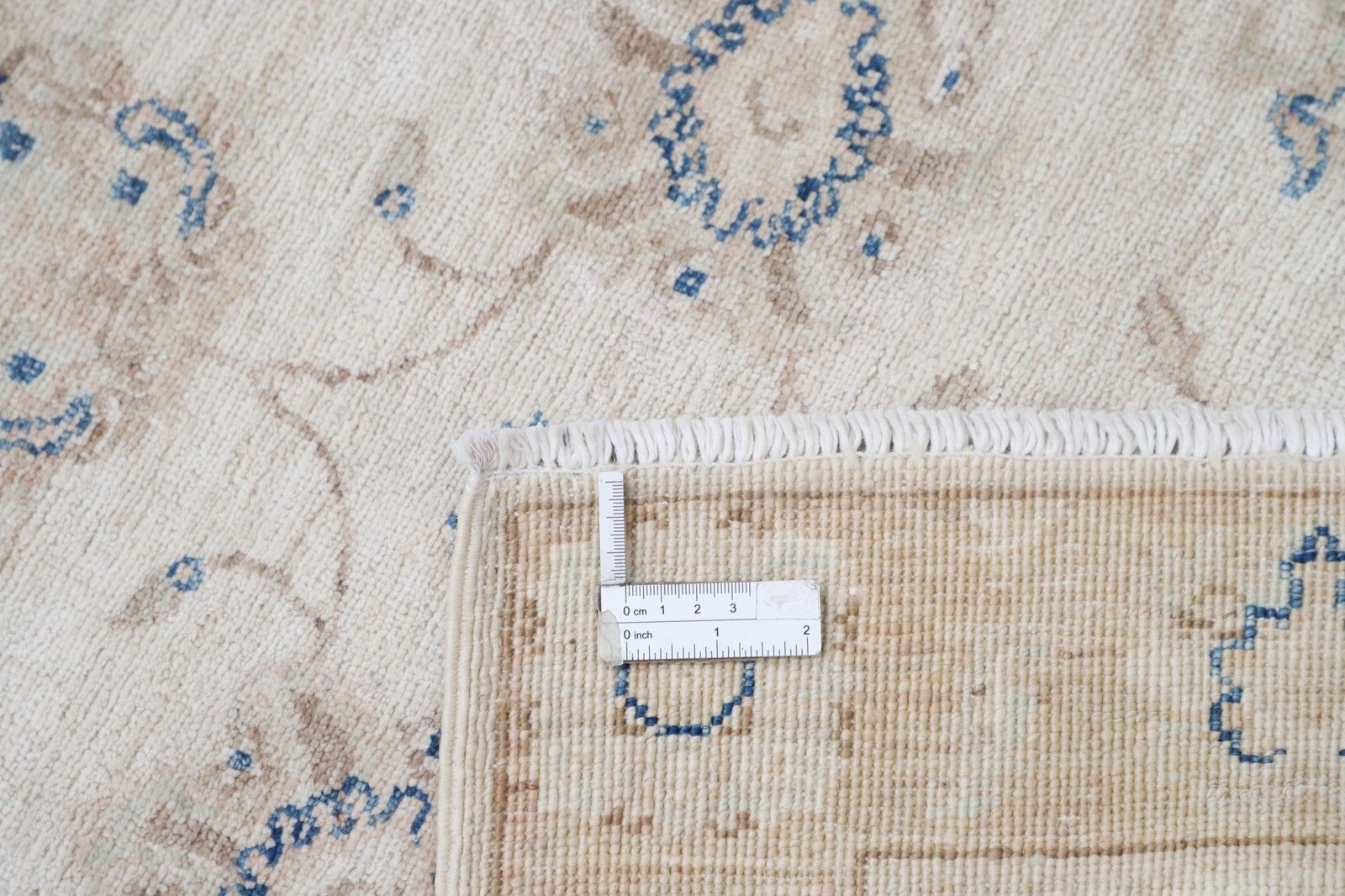Tapis Oushak noué à la main, motif floral sur fond beige, 74 x 110 cm. 100 % laine photo 513.0