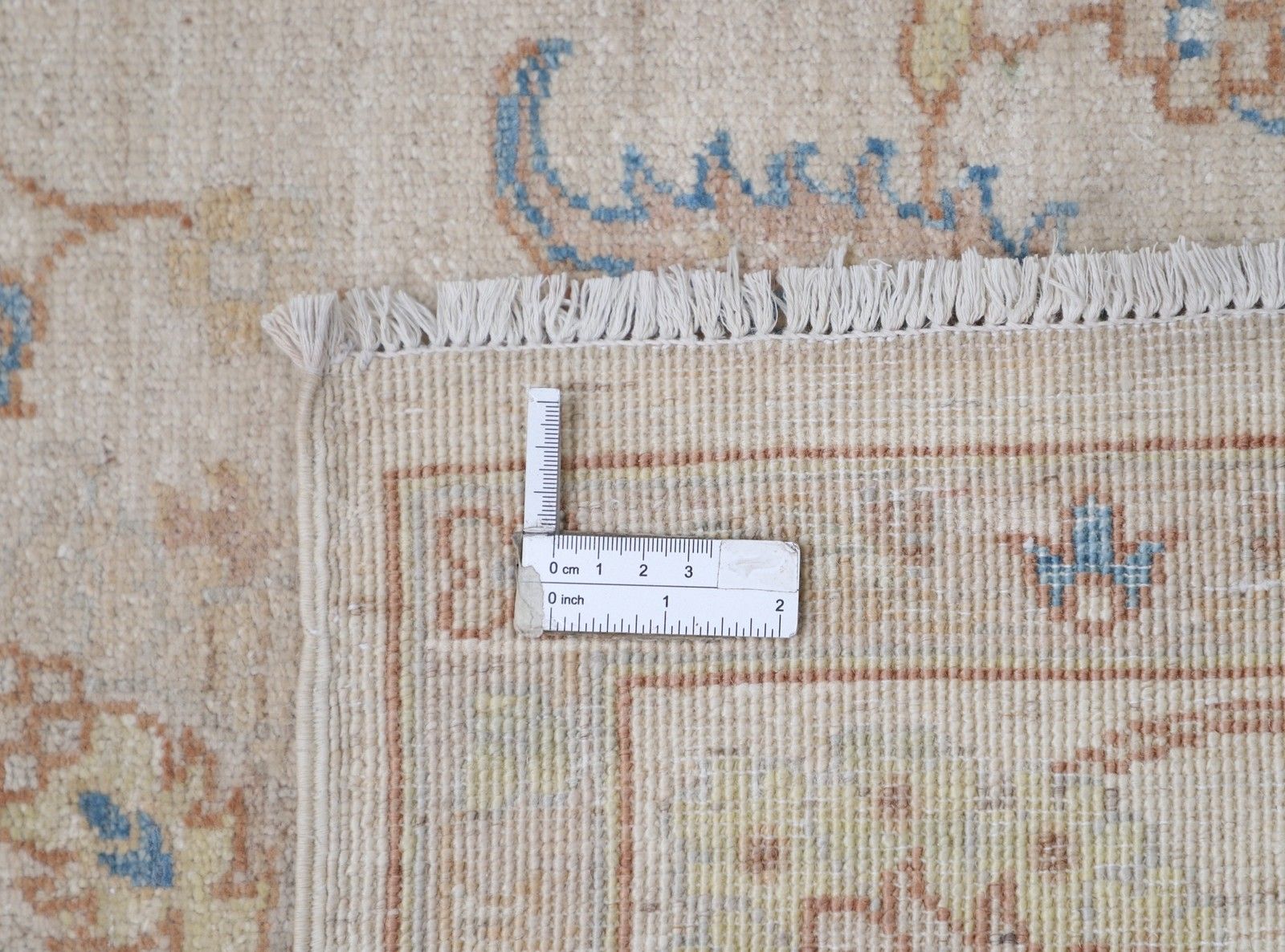 Tapis turc noué à la main 1,50 x 1,95 m. Tapis en laine beige à motif floral photo buy