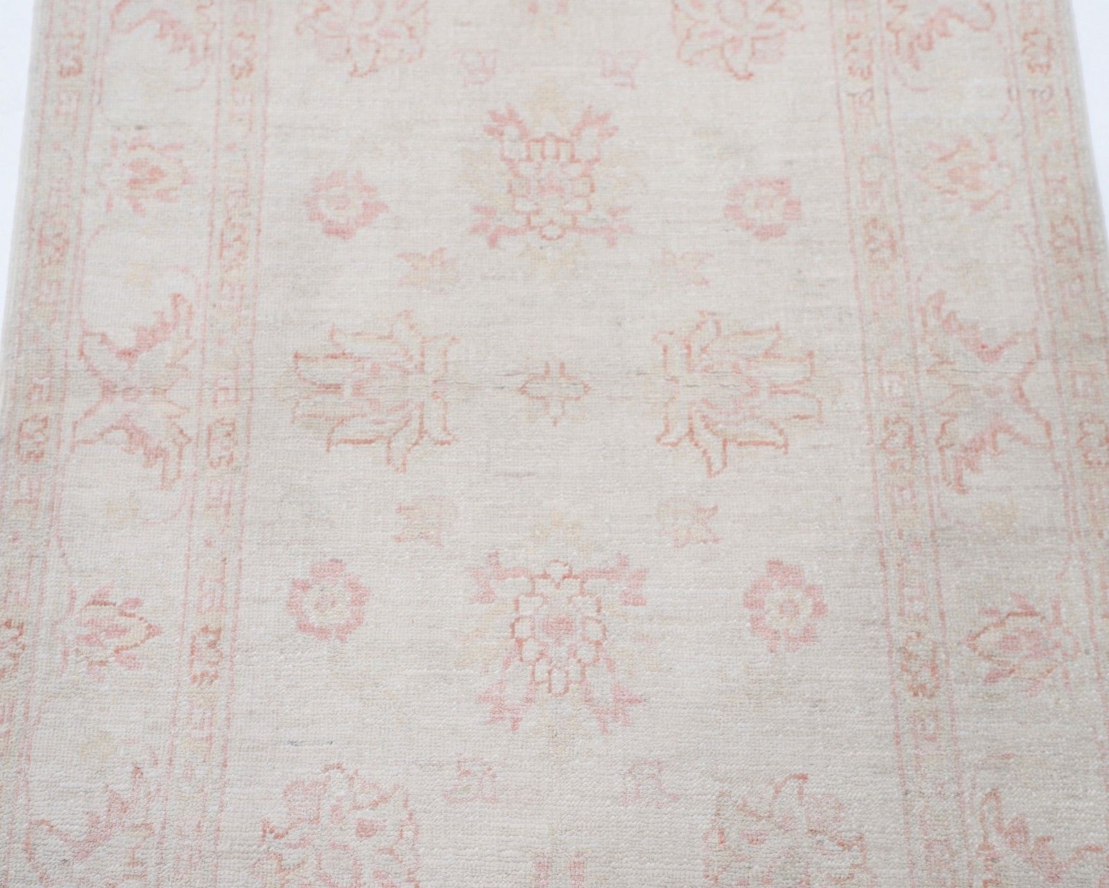 Tapis d'appoint noué à la main, beige à motif floral rouge, 0,85 x 1,27 m. 100 % laine photo for sale