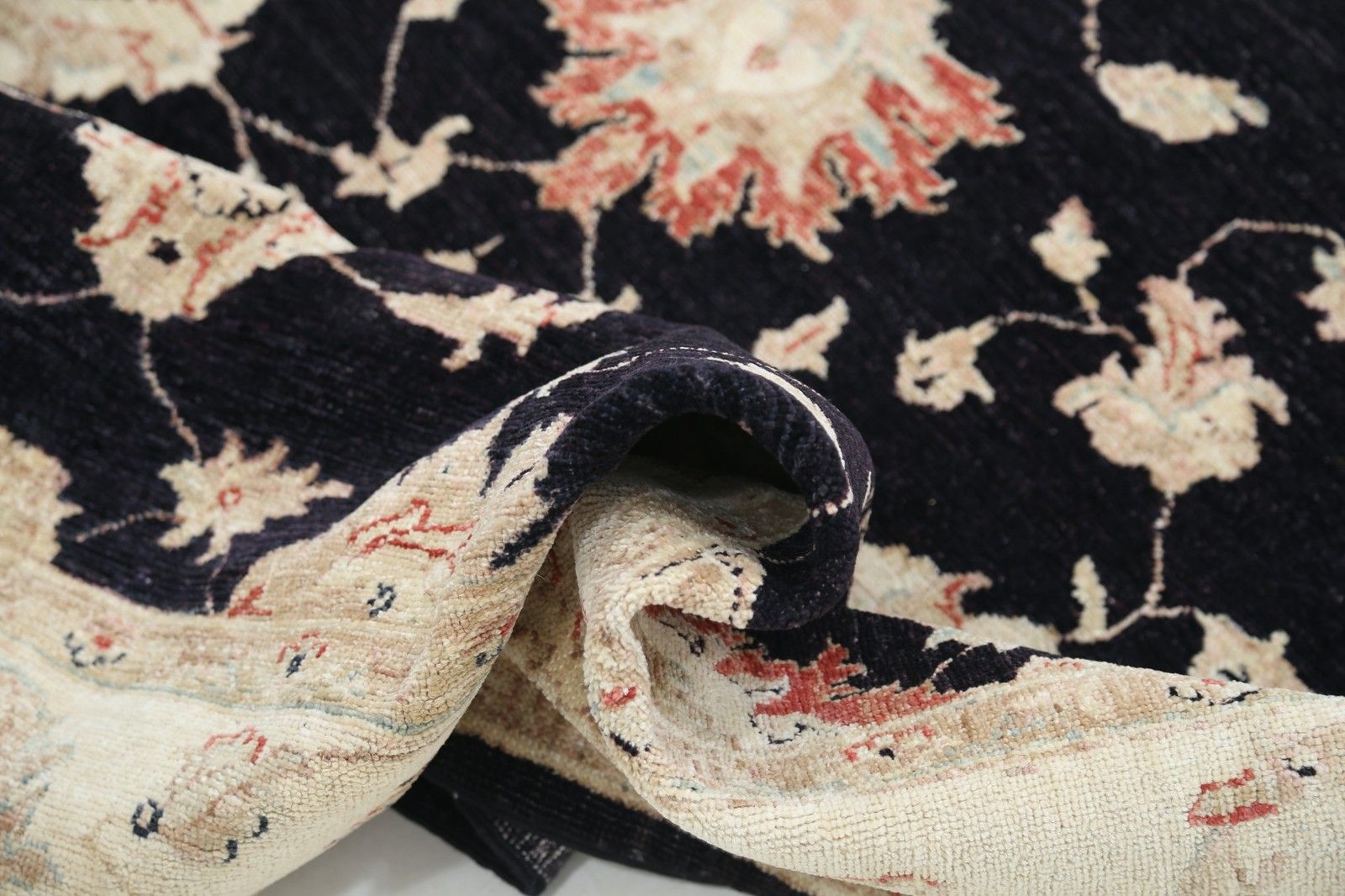5.6x8 Ft Hand Knotted Floral Area Rug With Black Field And Beige Border photo vinterior