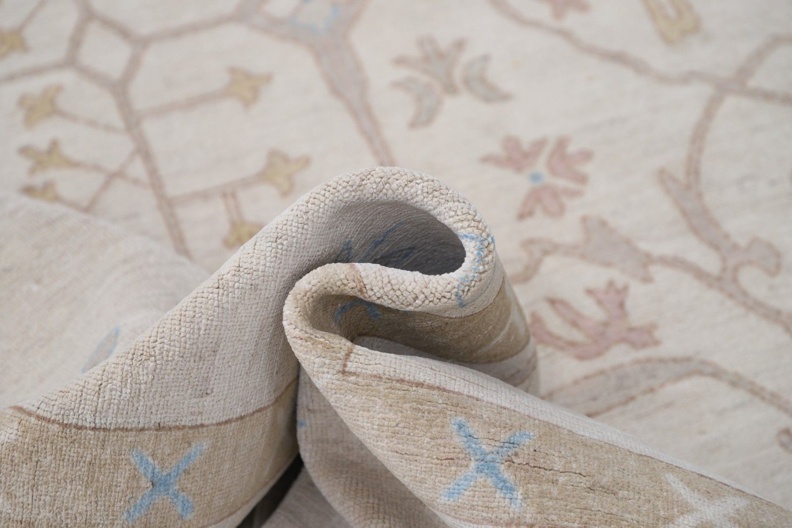 Grand tapis en laine noué à la main 244 x 290 cm. Tapis turc beige pour salon photo vinterior