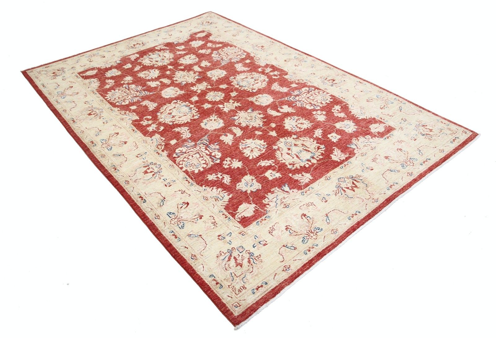 5,6x8 Ft Traditioneel Handgeknoopt Bloemen Vloerkleed Met Rood Middenveld En Beige Rand photo furniture