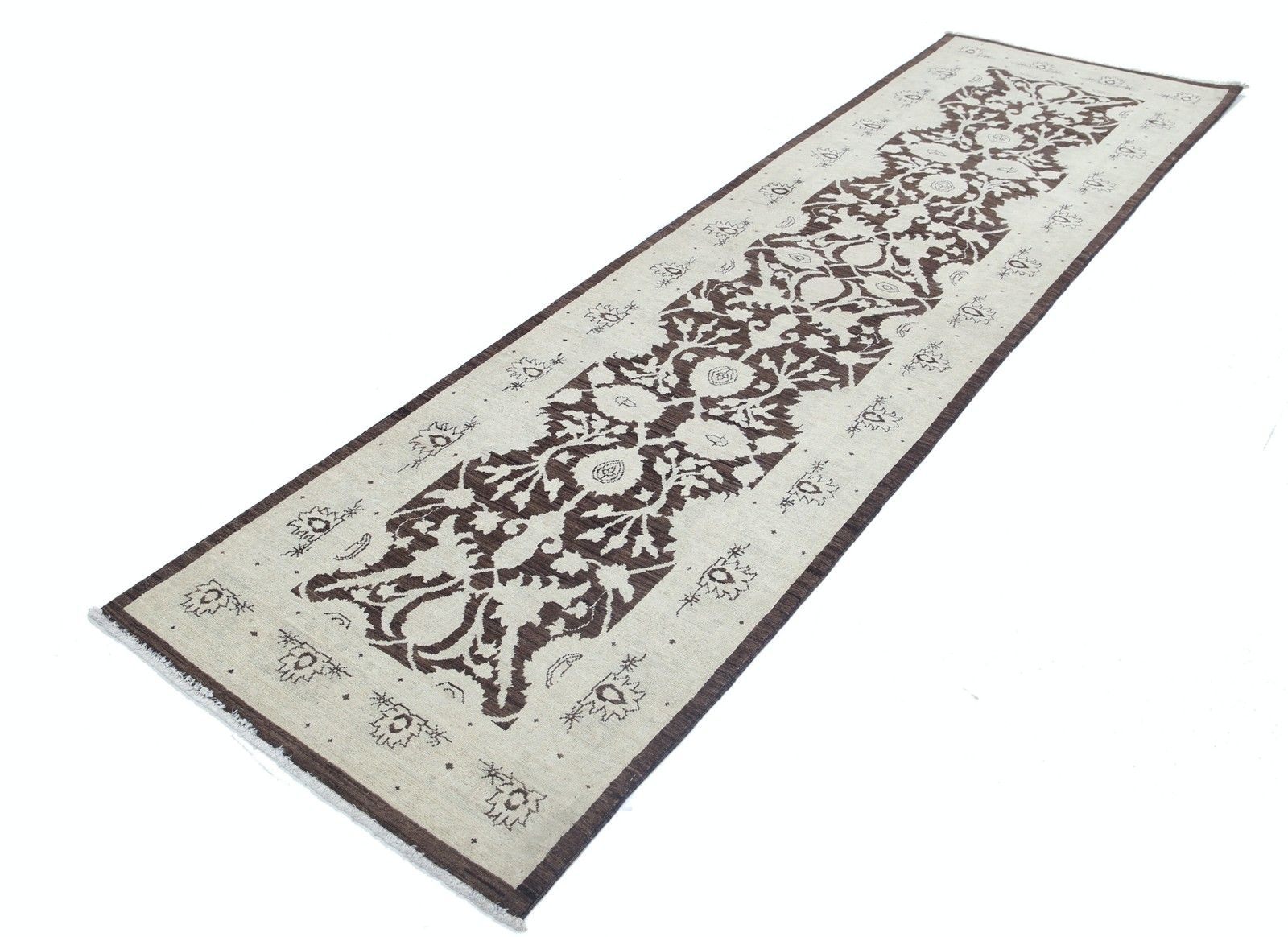 Tapis de couloir fleuri 3 x 10 pi. Tapis de cuisine brun. Tapis de corridor noué à la main photo for sale