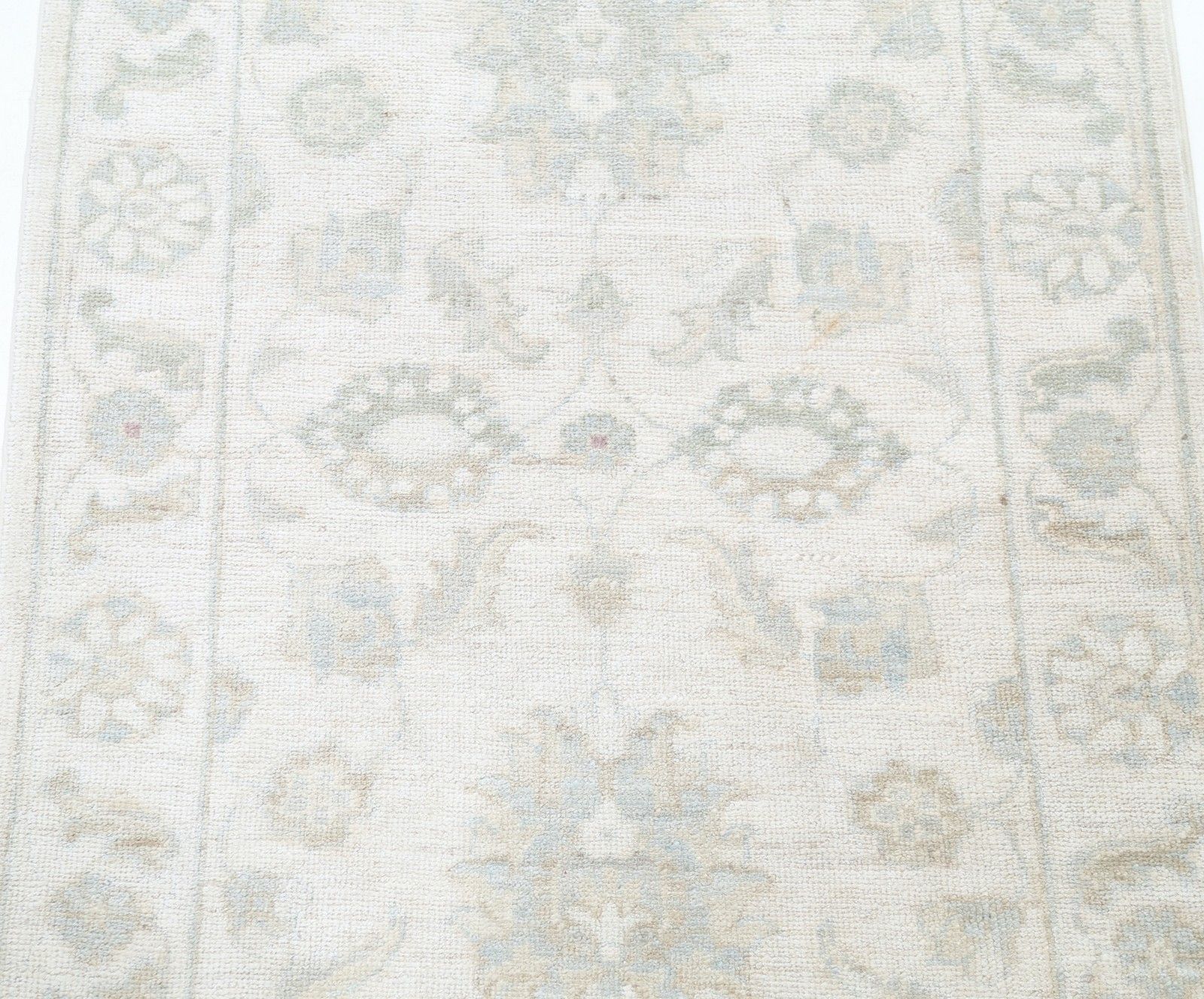 Tapis d'appoint noué à la main, beige et bleu clair, motif médaillon floral, 0,67 x 0,94 m photo for sale