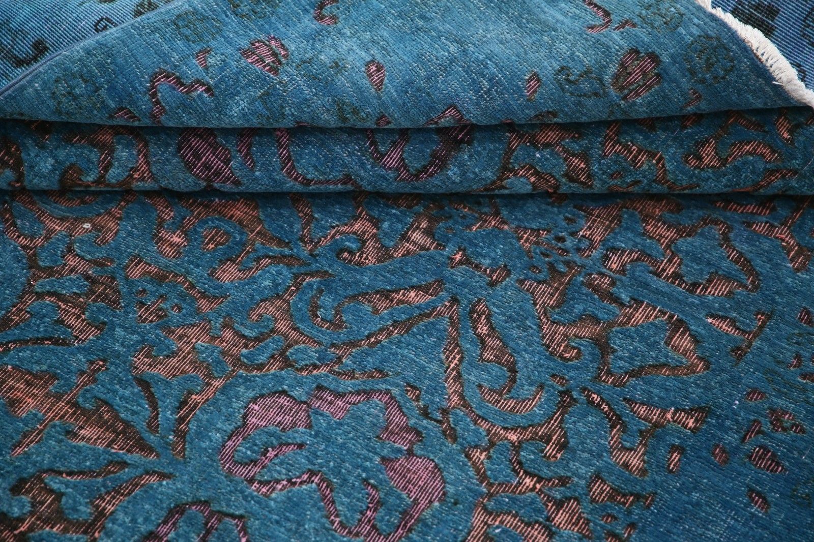Tapis en laine noué à la main, bleu sarcelle et prune, 4 x 5,6 pi. Motif géométrique ornemental photo for sale