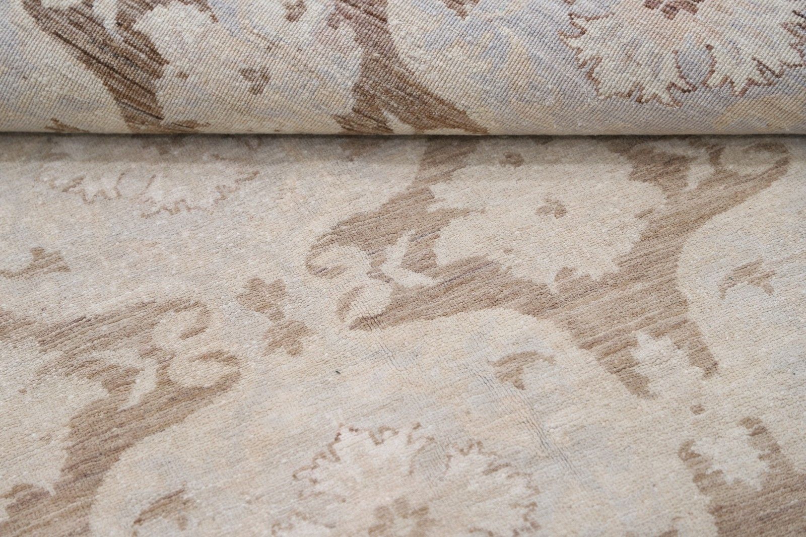 Tapis beige et taupe fait main, 9 x 12 pi. Tapis à médaillons floraux répétés photo 5373.0