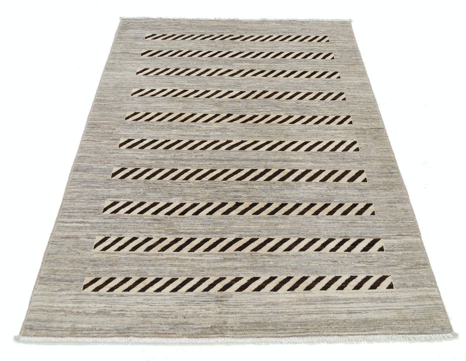 Tapis en laine noué à la main, ivoire et marron, 122 x 176 cm. Tapis d'accent géométrique à rayures photo Textiles