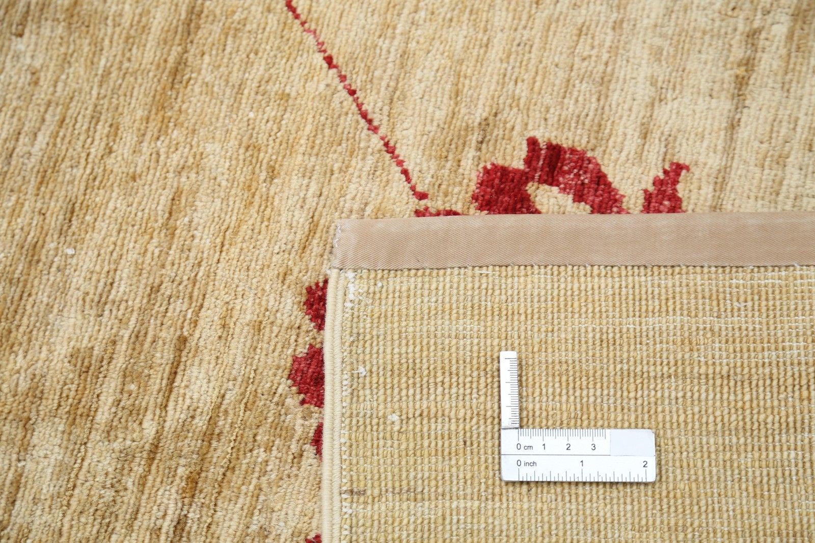Tapis en laine beige et rouge, fait main, 2,93 x 3,97 m. Tapis à motif floral répété photo buy