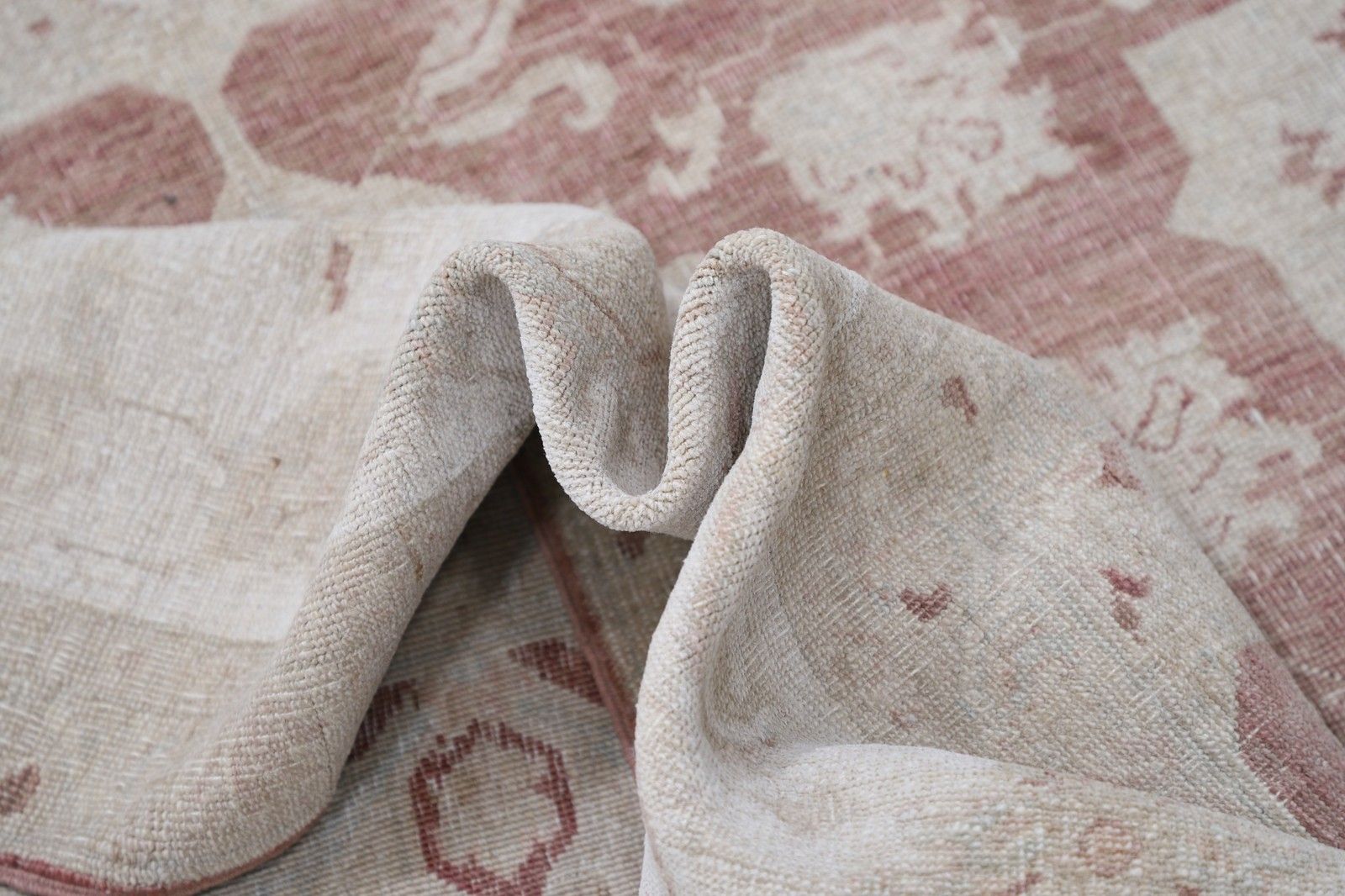 Tapis noué à la main beige et rose poudré, 270 x 366 cm. Tapis à motif floral traditionnel photo vinterior