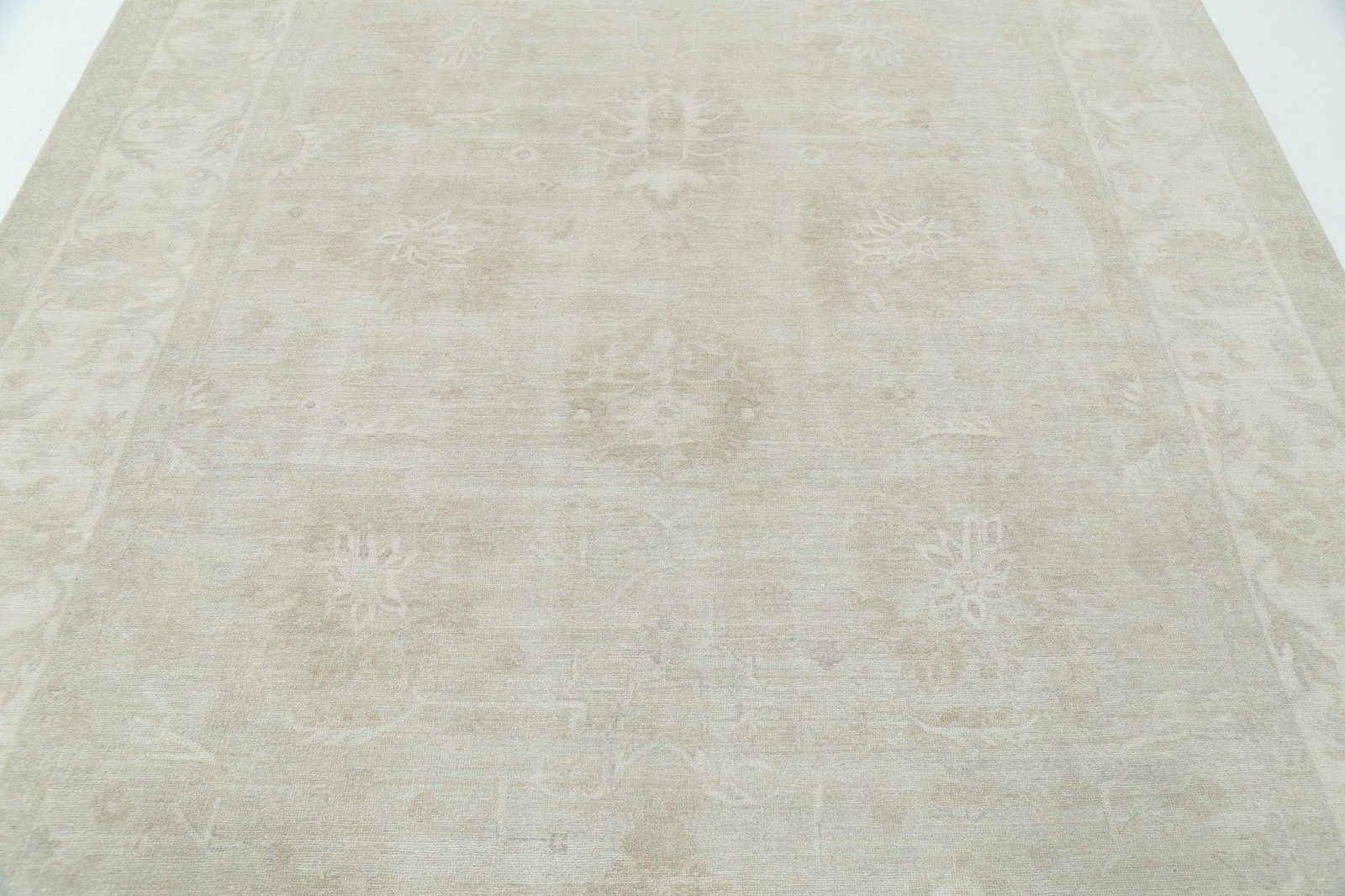 8x9,7 ft Handgeknoopt Beige Wollen Oushak Vloerkleed met Allover Bloemmotief photo 3908.0