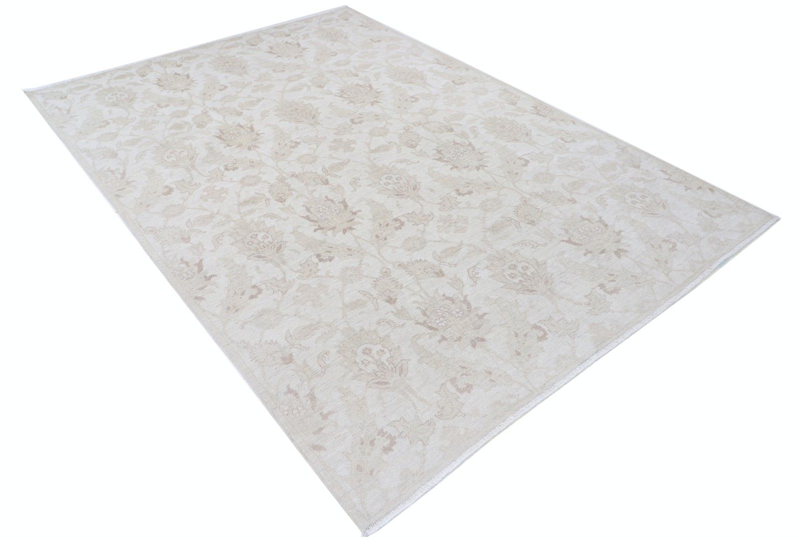 Tapis noué à la main 183 x 267 cm pour décoration intérieure. Laine pure. Tapis traditionnel beige photo furniture