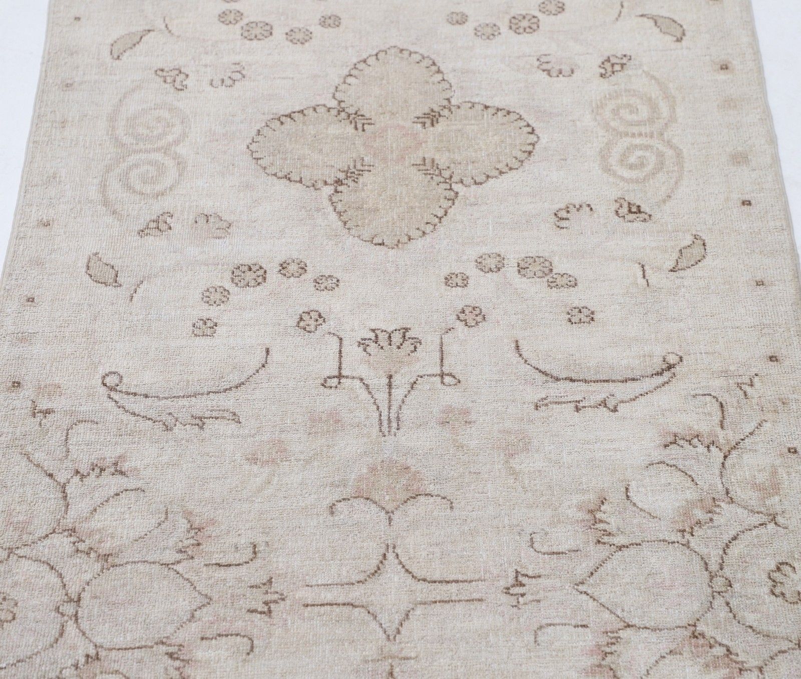 Tapis de couloir beige noué à la main, 0,82 x 1,81 m, pour couloir, corridor et cuisine photo for sale