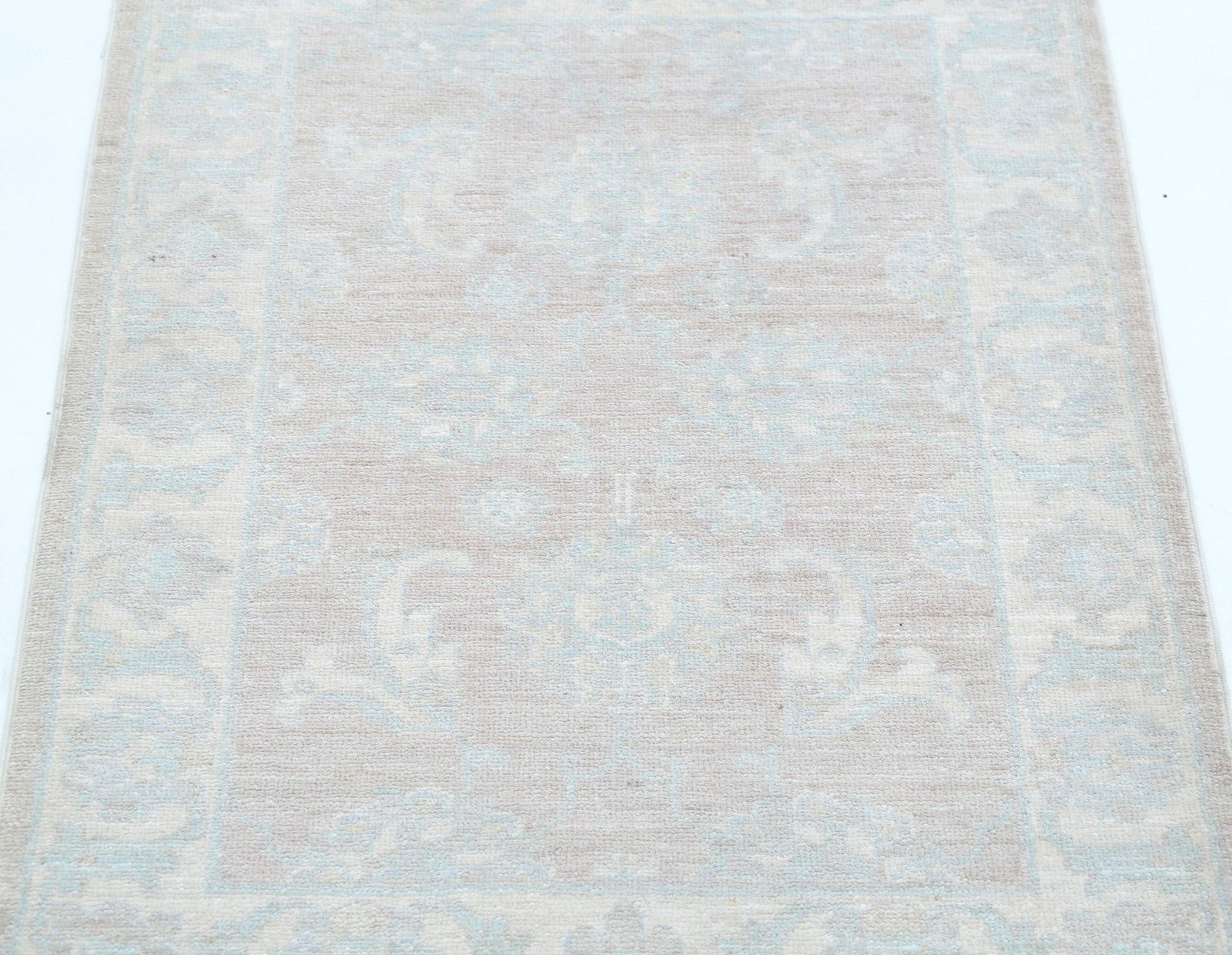 Tapis d'appoint Oushak en laine beige noué à la main, motif floral, 0,69 x 0,89 m photo 370.0