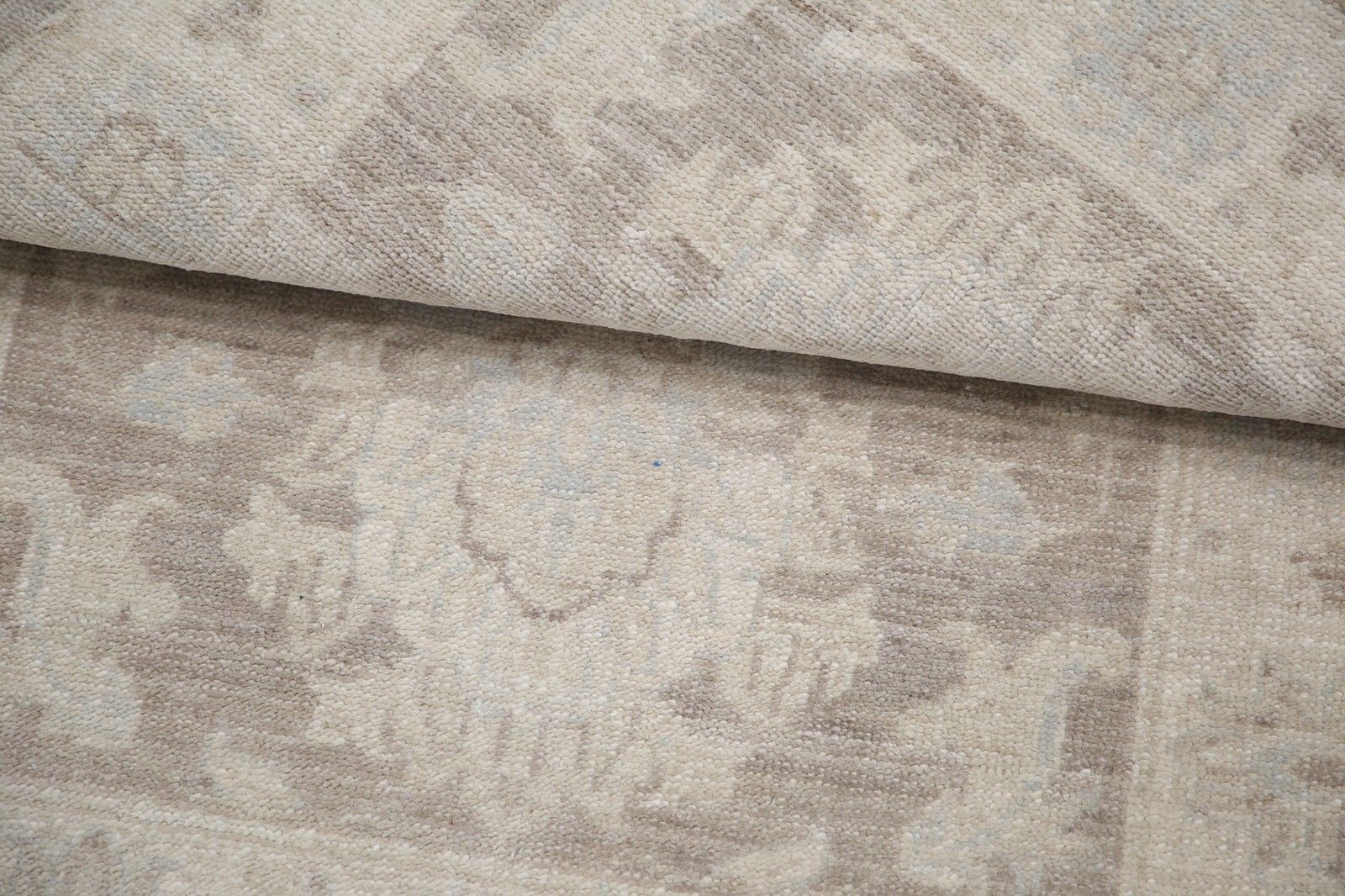 2,2x3 ft handgeknoopt klein Turks wollen vloerkleed. Handgemaakt traditioneel accentkleed photo vinterior