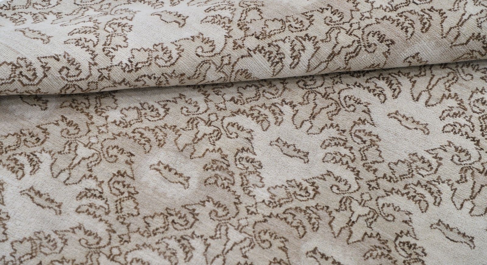 Tapis d'appoint fait main, beige et brun, motif ornemental, 130 x 166 cm. 100 % laine photo Textiles