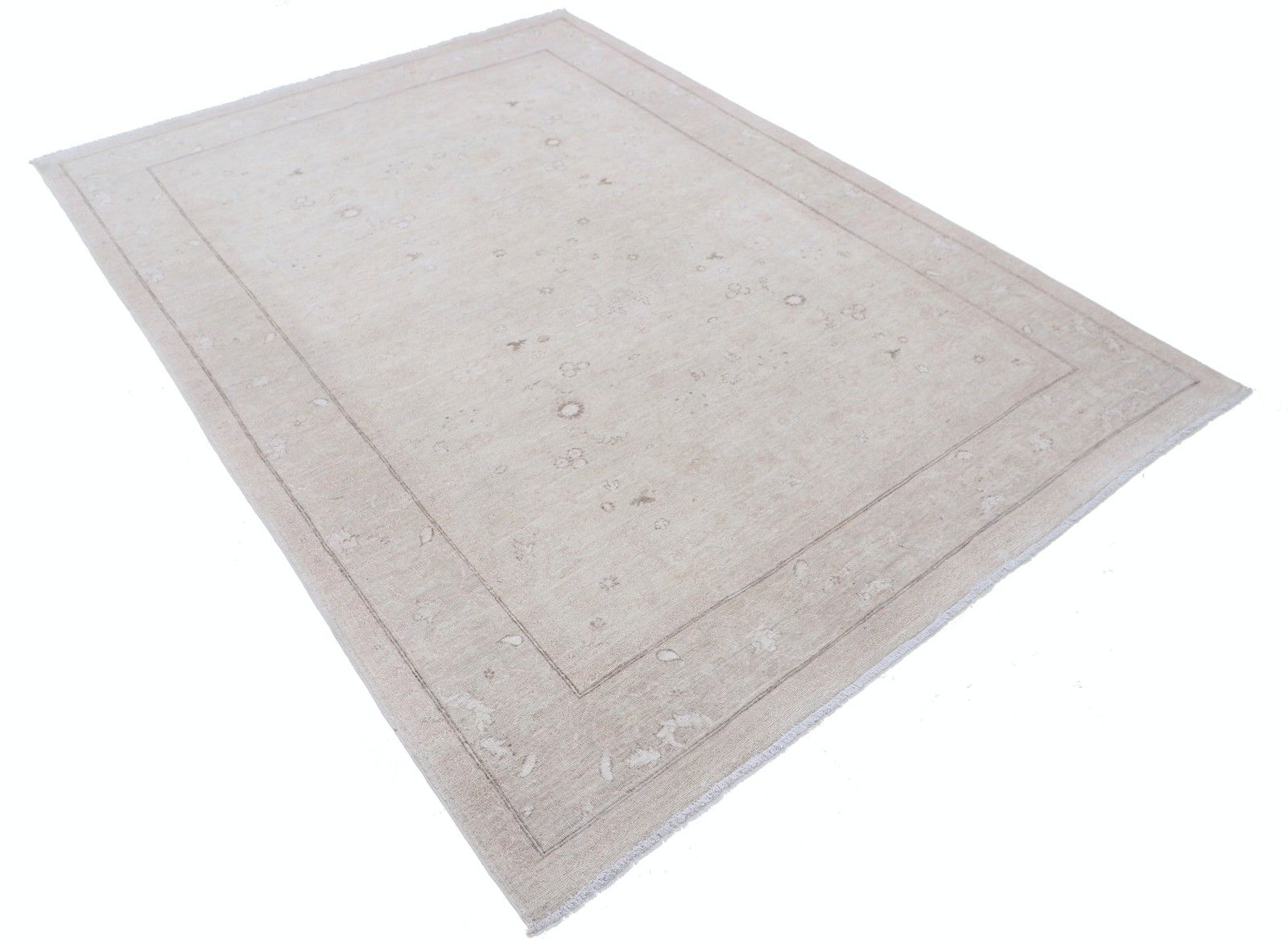 Tapis en laine noué à la main, beige et rose poudré, 181 x 260 cm - motif floral aux tons doux photo furniture