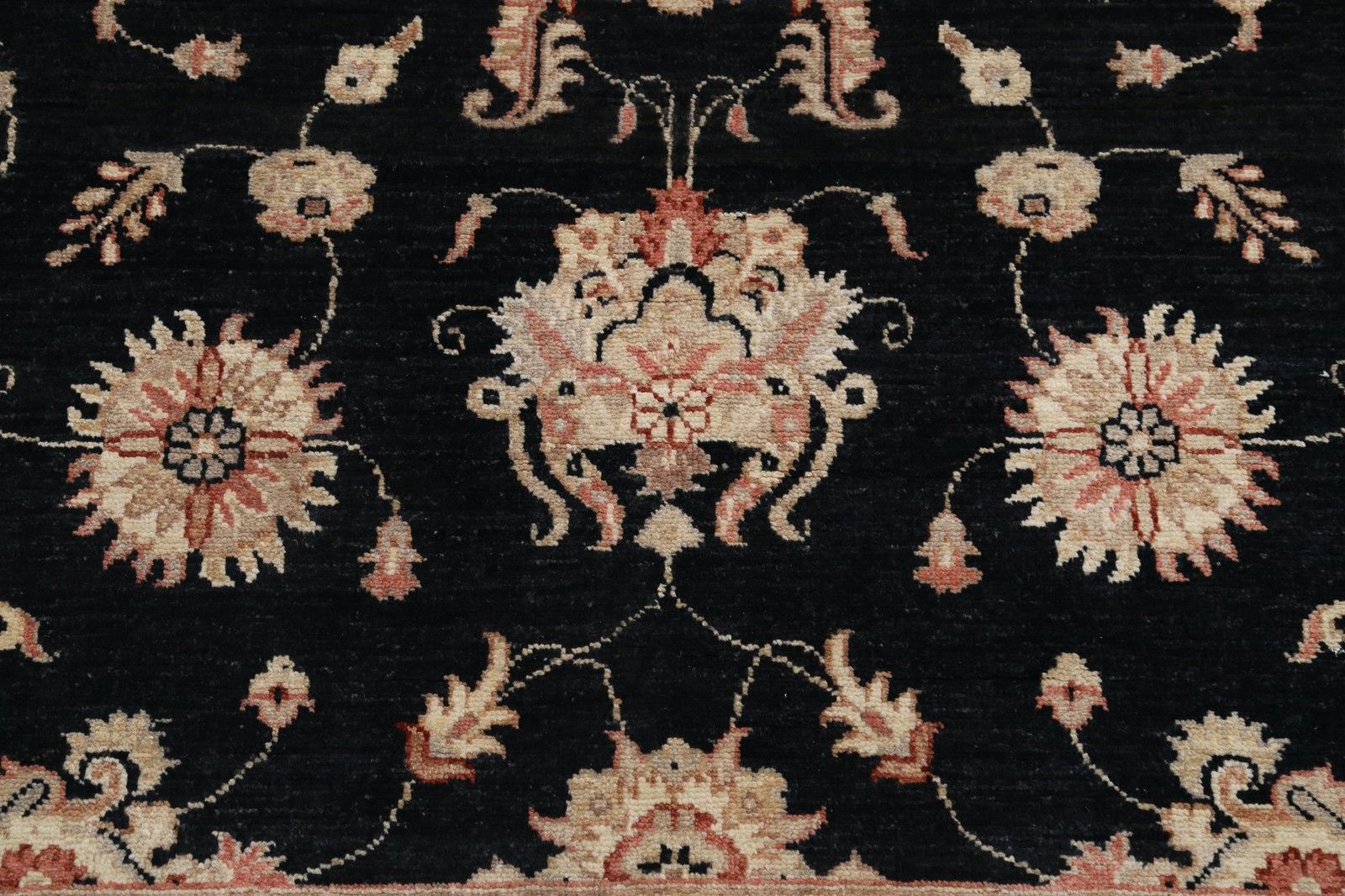Grand tapis Oushak floral noué à la main, 206 x 305 cm, en noir et beige. 100 % laine photo 3331.0