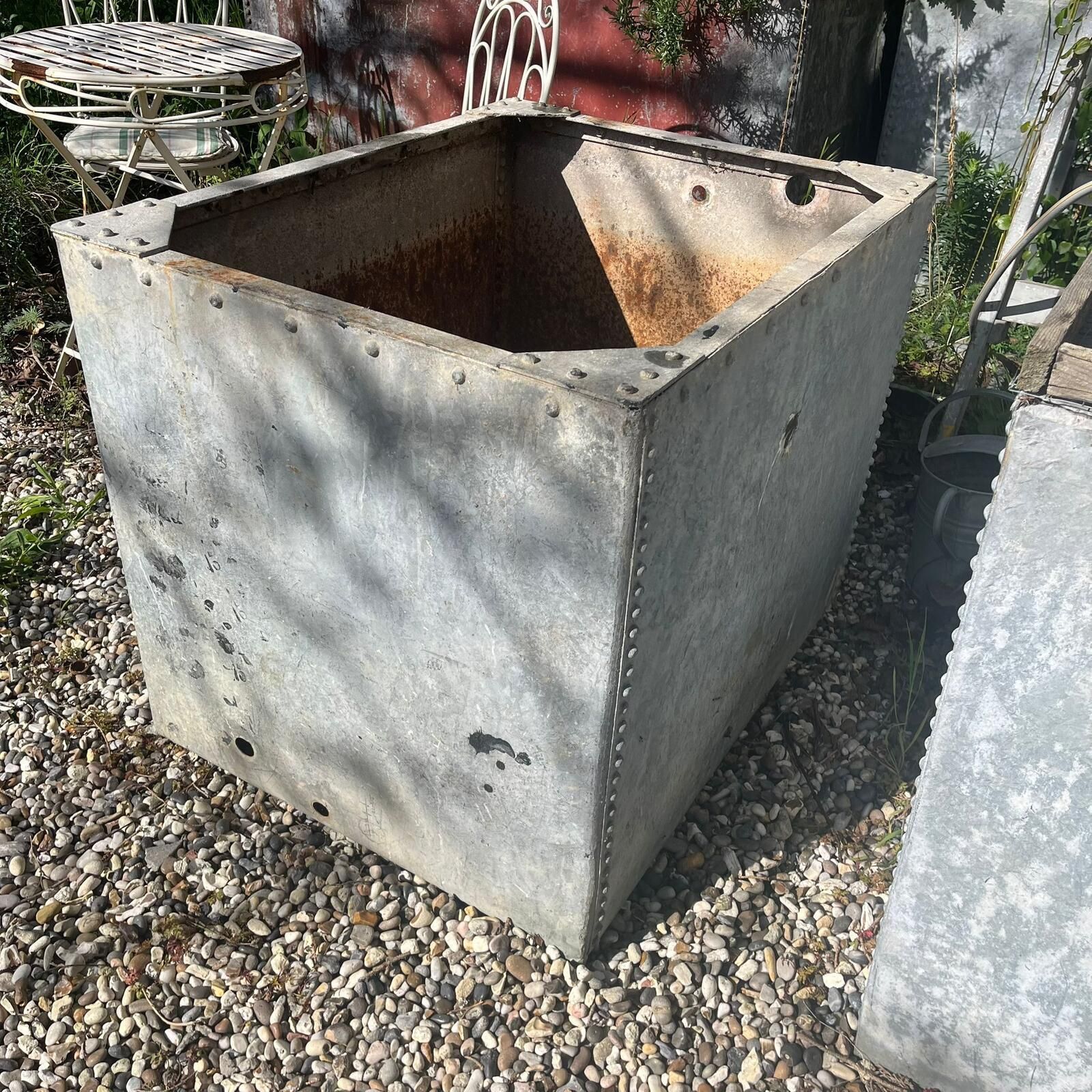 Galvanised Riveted Water Tank Industrial Rustic Garden Planter Not Watertight