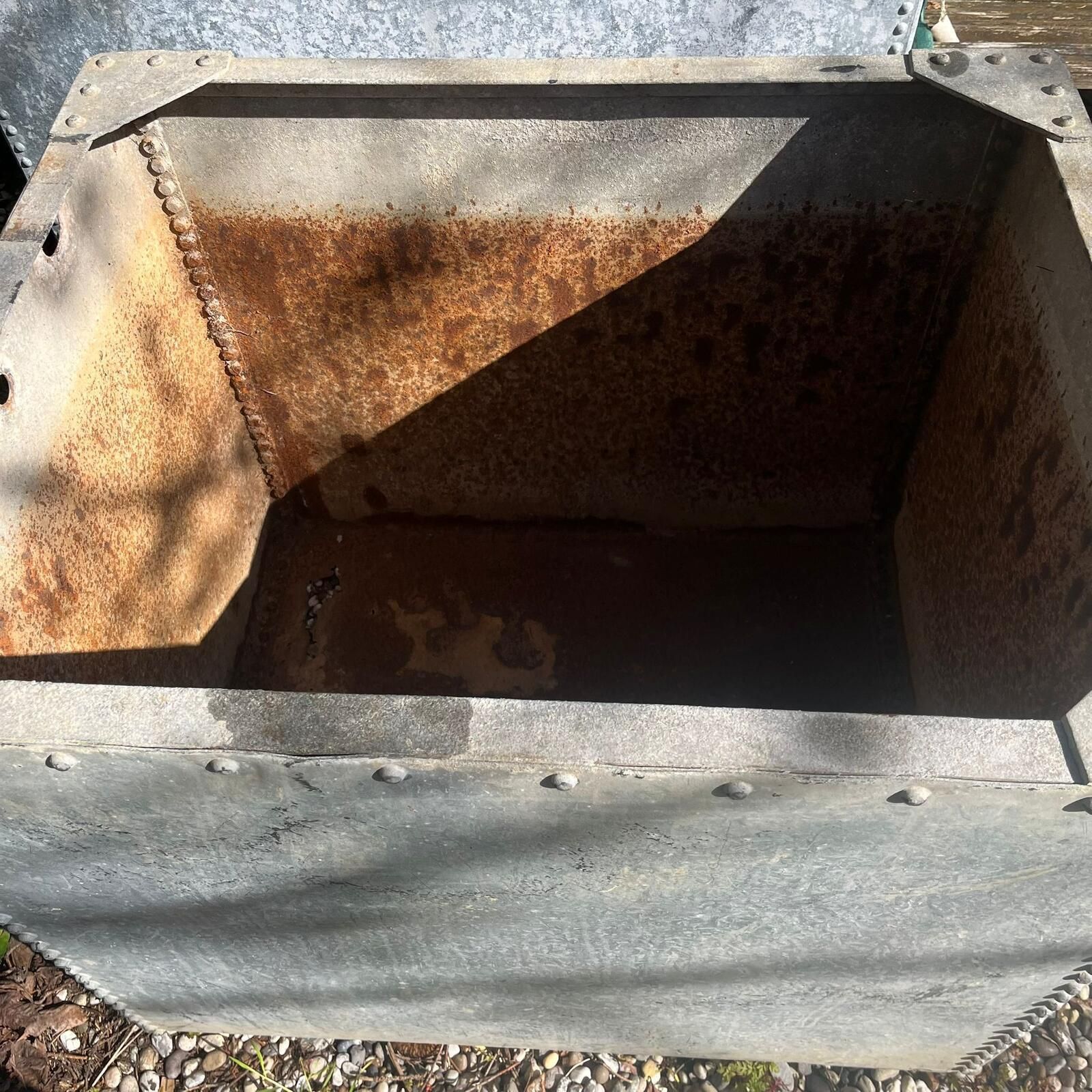 Galvanised Riveted Water Tank Industrial Rustic Garden Planter Not Watertight photo 249.0