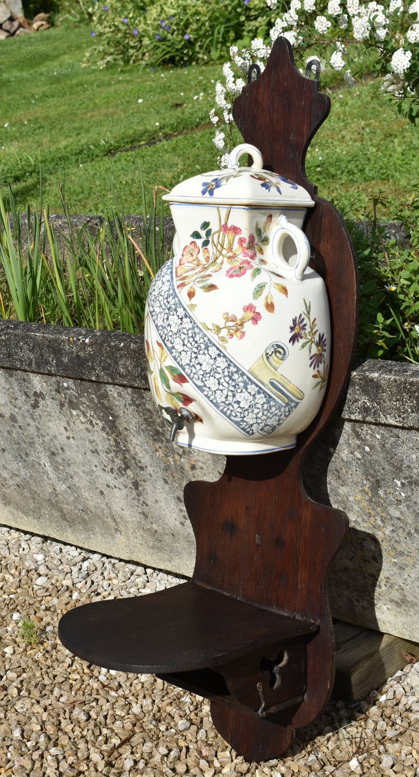 Fontaine murale Art Nouveau en céramique Longchamp Terre de Fer photo for sale