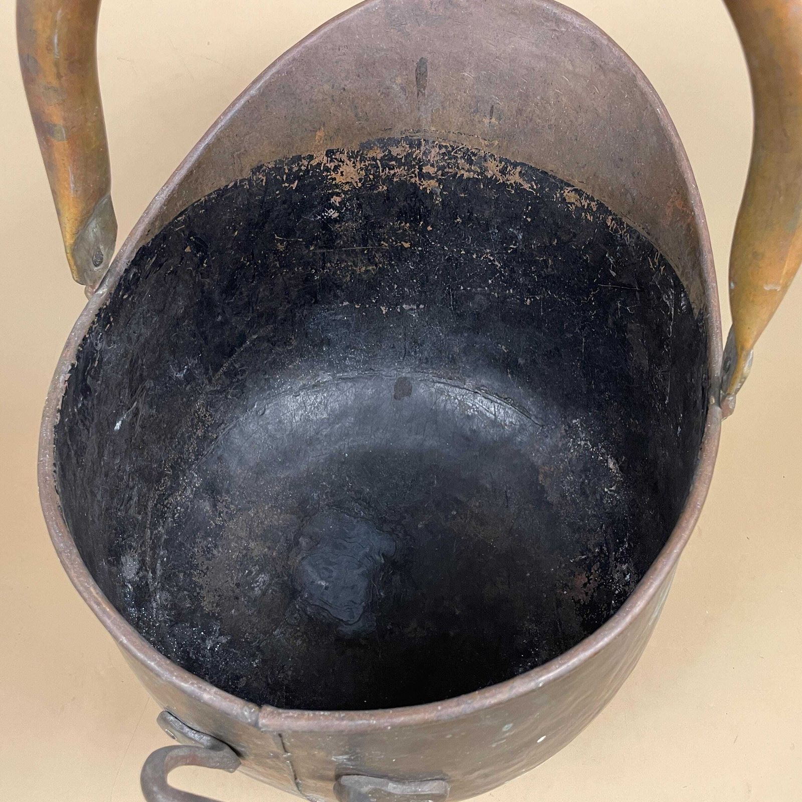 Large Antique Metal Gold Brass Coal Bucket Handle Fireside Fire Side Scuttle Log Helmet Farmhouse Vintage Fireplace Logs Heavy photo vintage