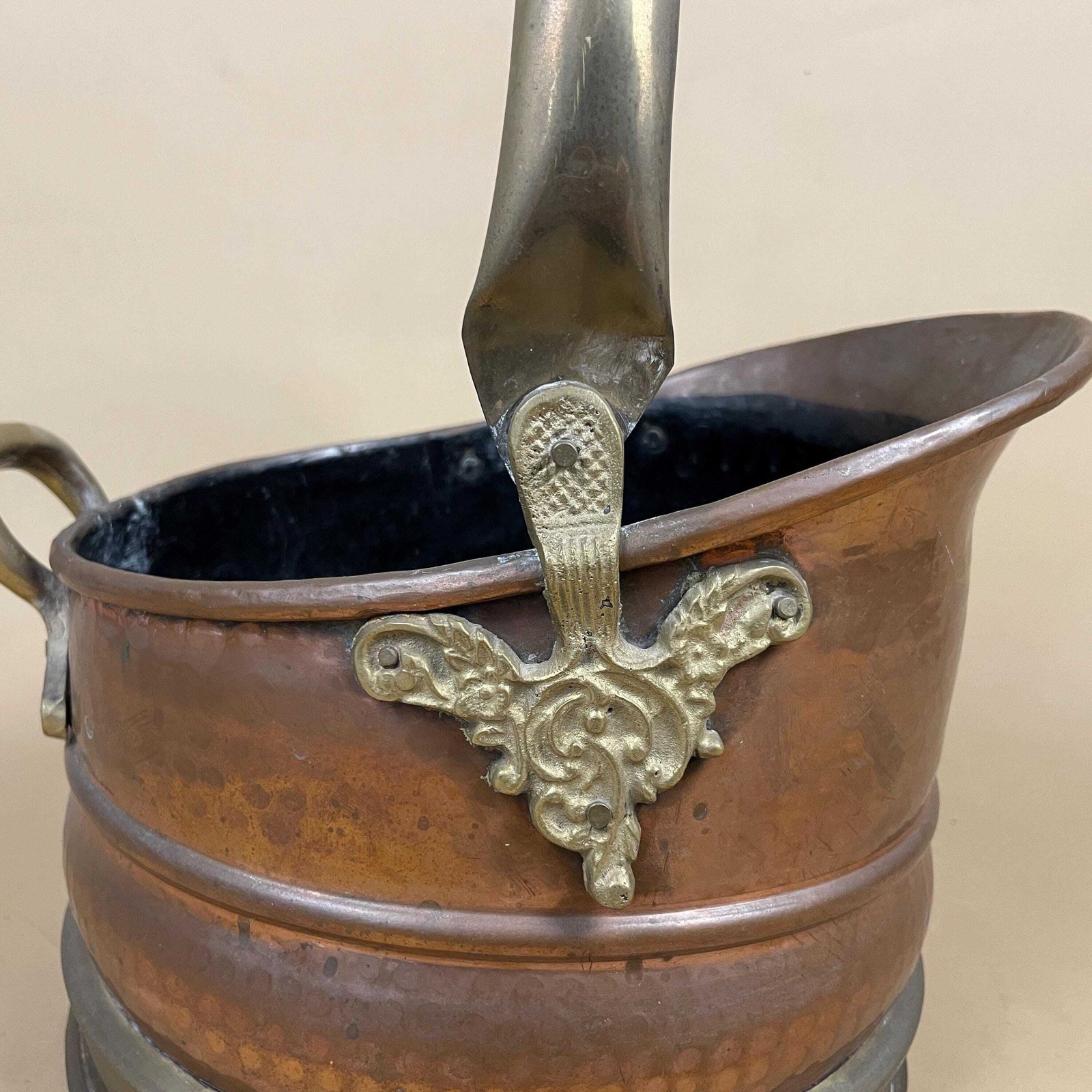 Antique Metal Copper Coal Bucket Gold Brass Handle Fireside Fire Side Scuttle Helmet Cottage Vintage Fireplace Logs Ornate photo 65.0