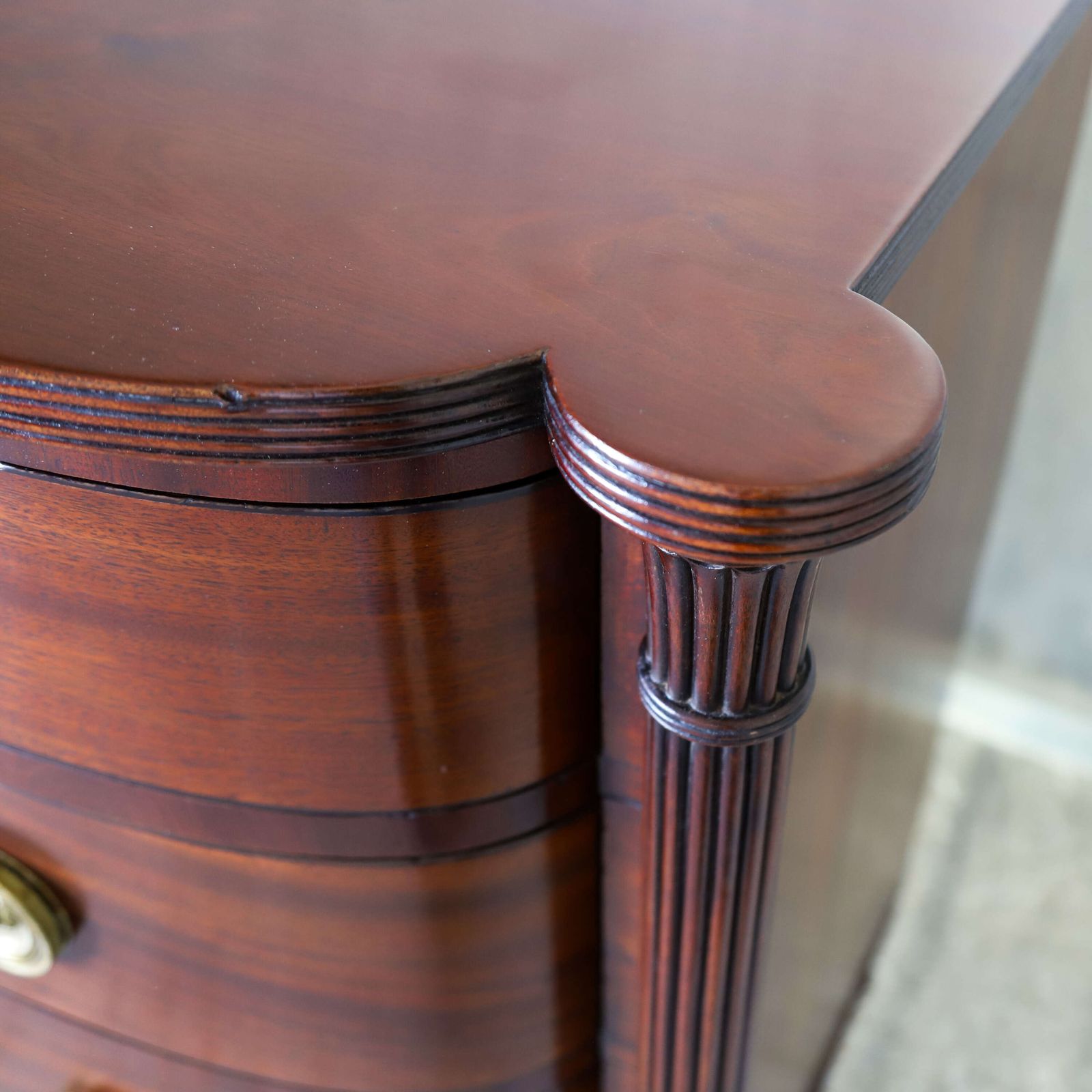Scottish Regency Bow Front Chest Of 4 Graduated Drawers In Flame Mahogany Circa1830 photo vinterior
