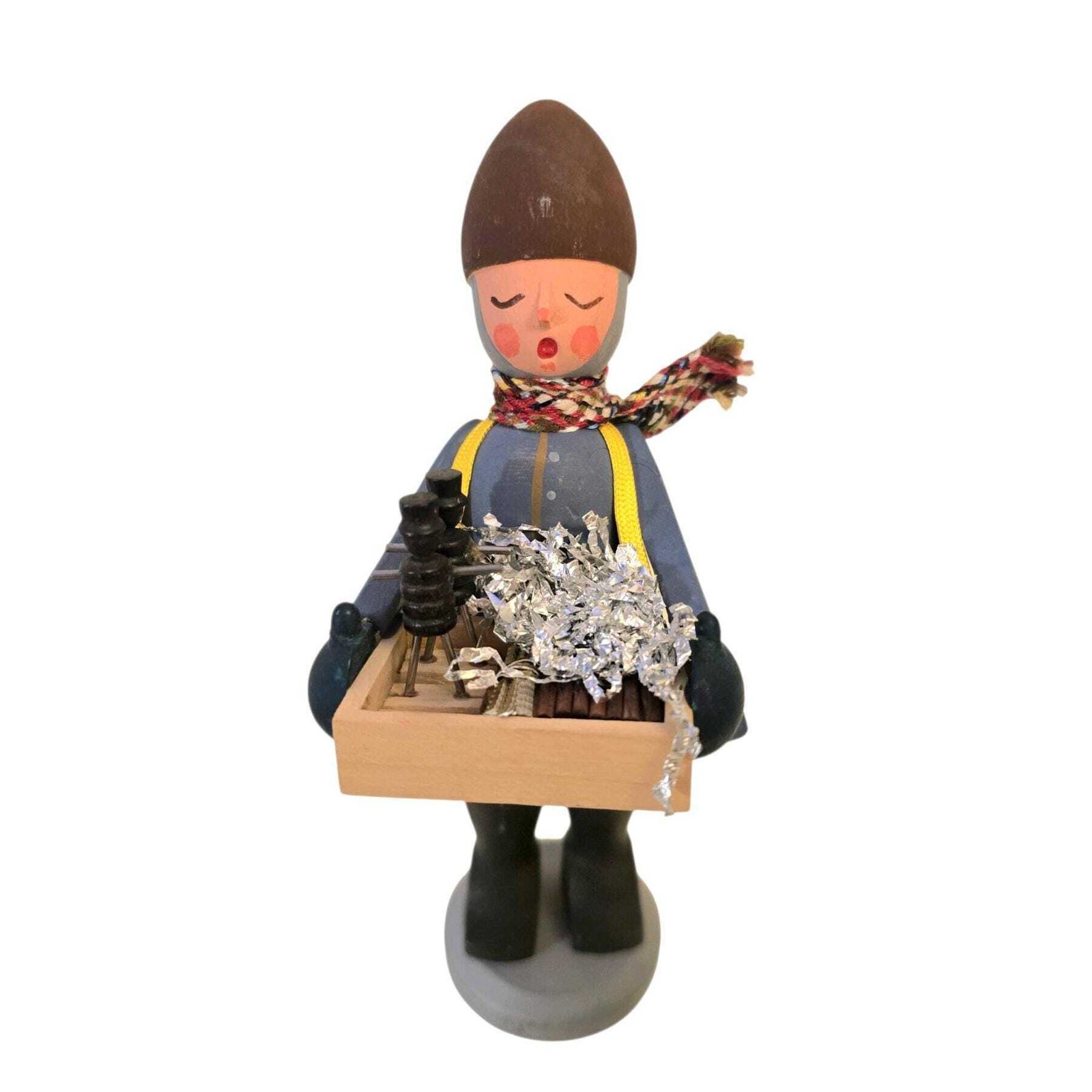 Woonaccessoires Traditionele houten beeldjes uit het Erzgebirge, een stel kinderen die speelgoed verkopen. Met de hand gesneden in Duitsland. photo