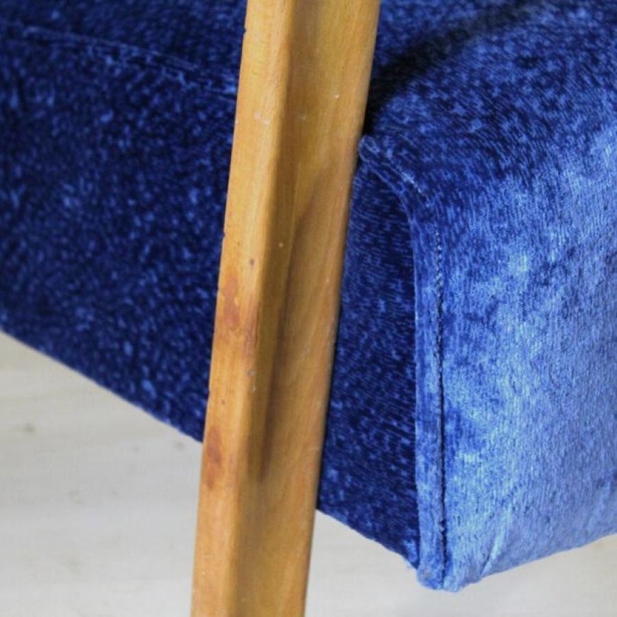 photo for sale Fauteuil Art déco en velours bleu, hêtre massif, France, 1920