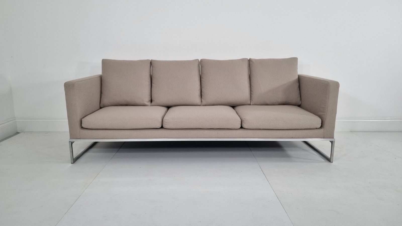 Bb Italia Tight 3 Seater Sofa In Stone Boucle In Excellent Condition photo Furniture